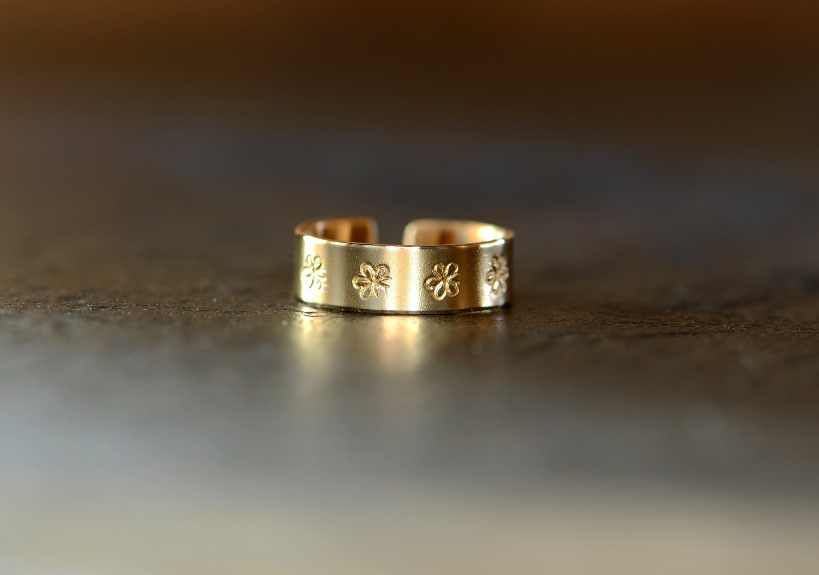 Gold filled toe ring with hand stamped daisies - dainty midi ring - dainty