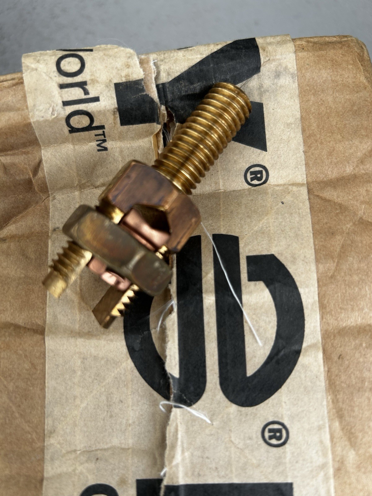 (1) Burndy KC26B1 Mechanical Ground Connector 2-2/0 AWG 2-3/0 1/2'' Stud Cable