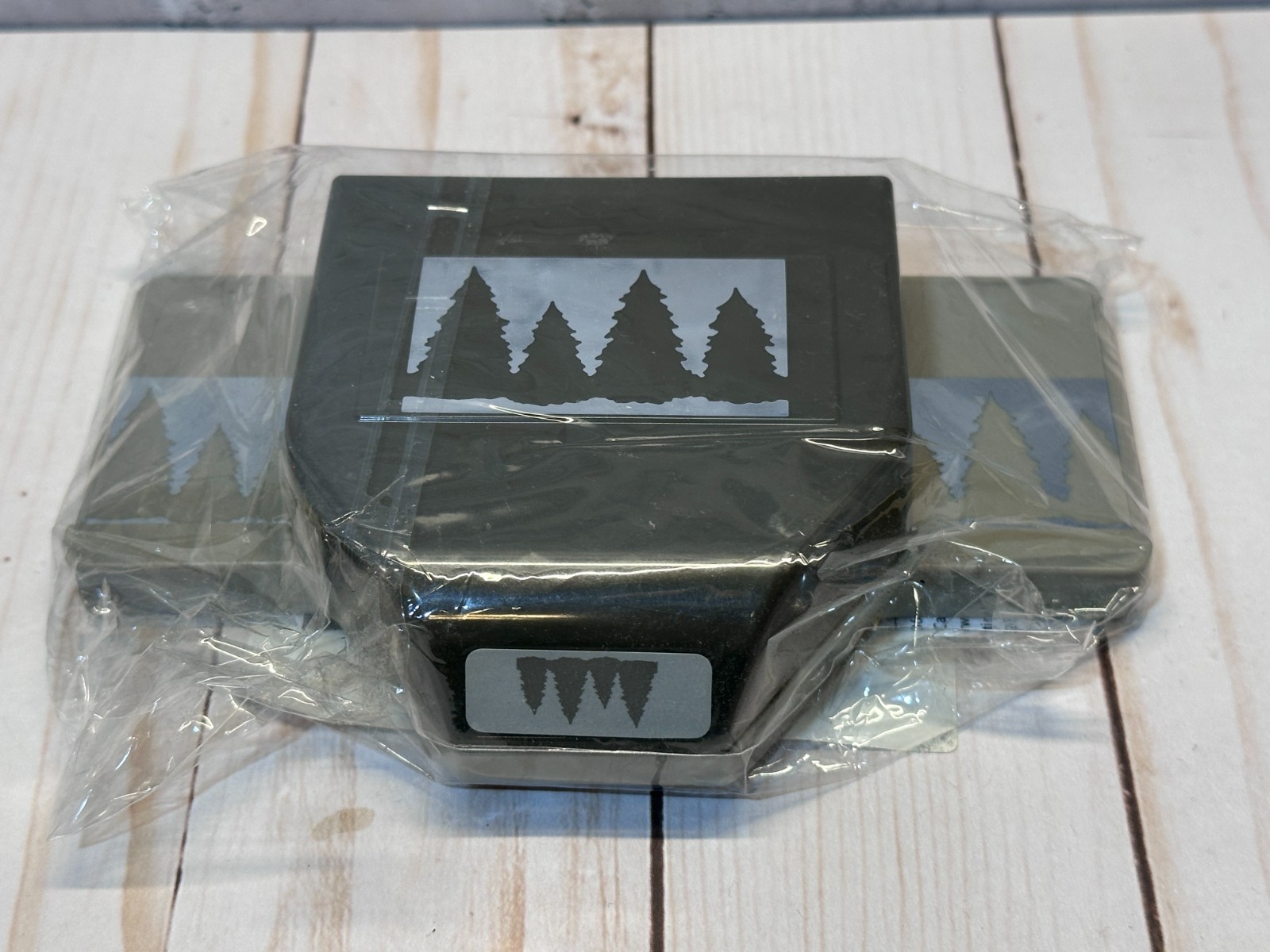 Stampin Up! EVERGREEN BORDER  PUNCH ~ Christmas Trees  Retired ~ New