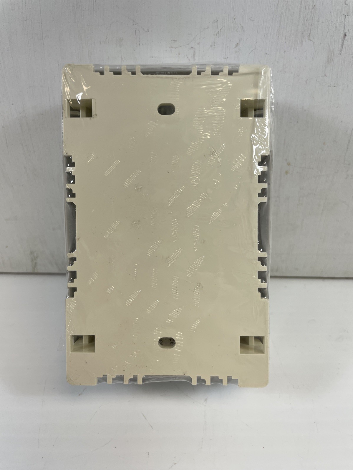 Wiremold 2347-WH Sure-Snap Shallow NM Device Box
