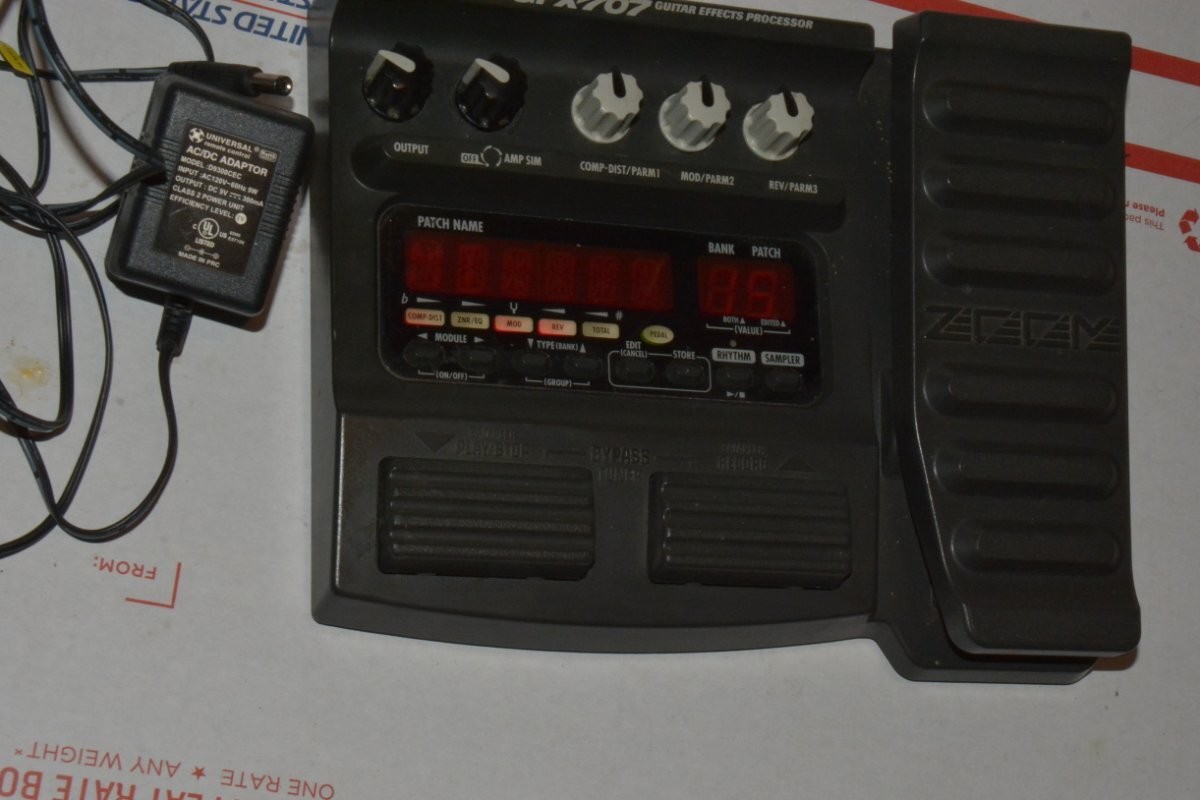 Tested/Working Zoom GFX-707 Guitar Effects Processor-w batts+power supply