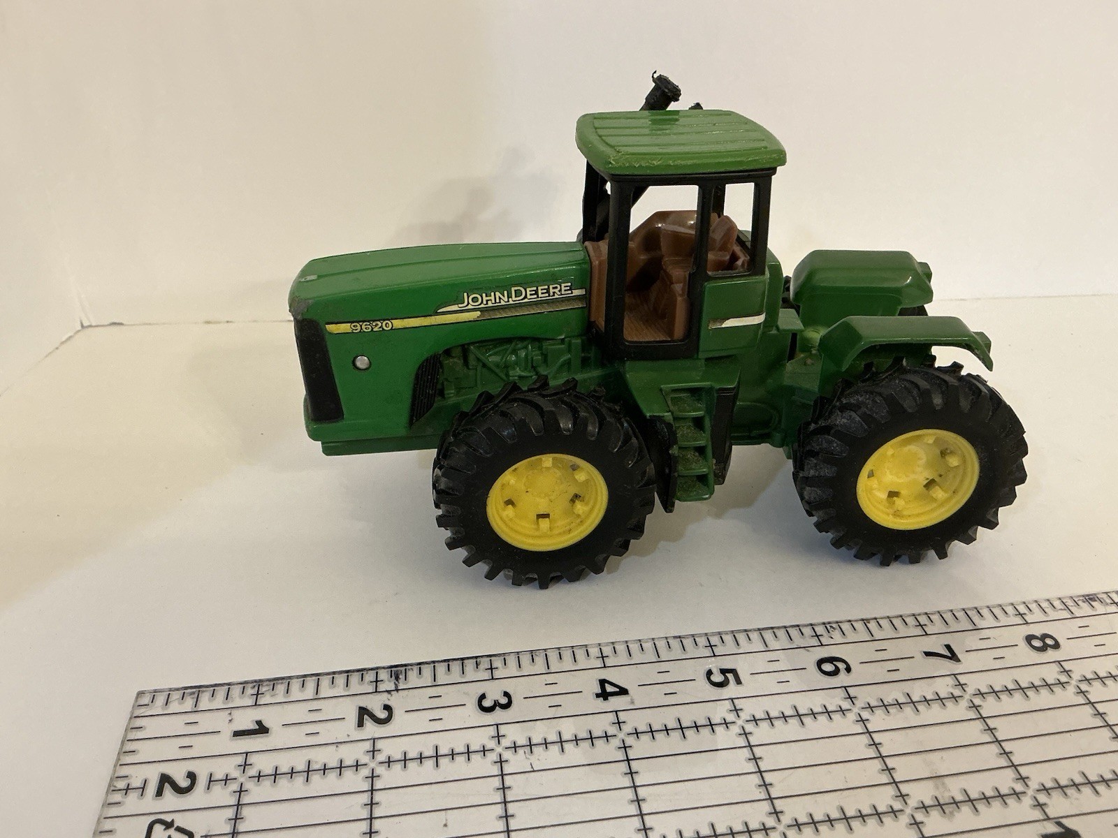John Deere Tractor  Farm Toy Vehicle H0520YL01 Diecast Plastic