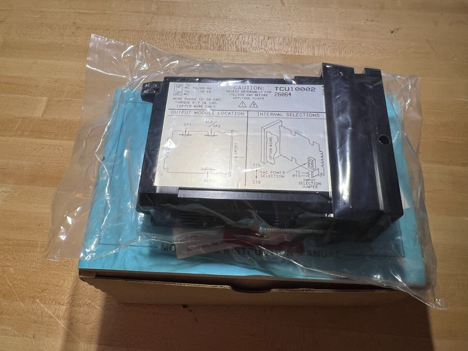 RED LION TCU 12005 TEMPERATURE CONTROLLER NEW OPEN BOX