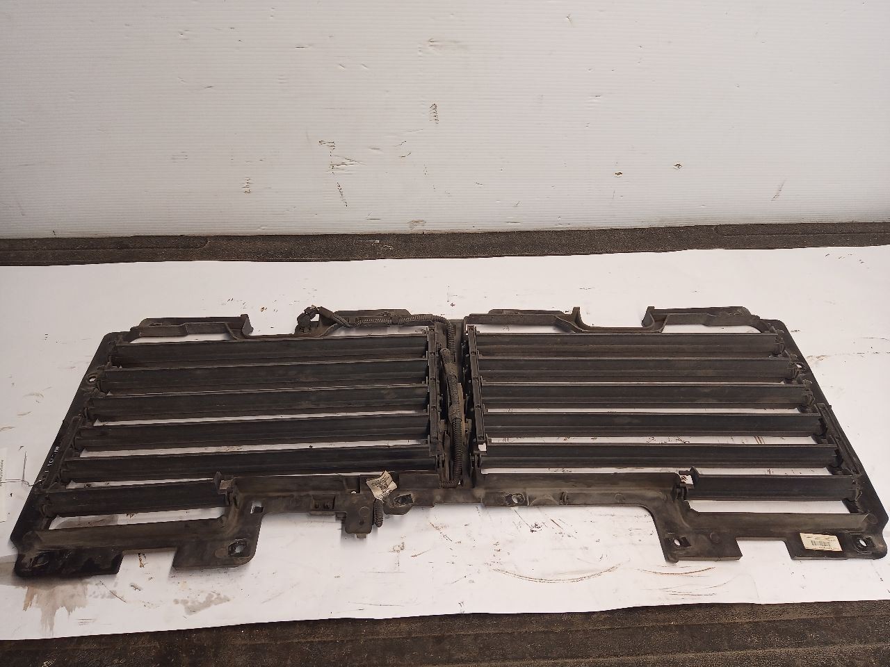 84378163  Air Shutter W/Actuator 2015-2020 Chevrolet Suburban 5.3L 12432019