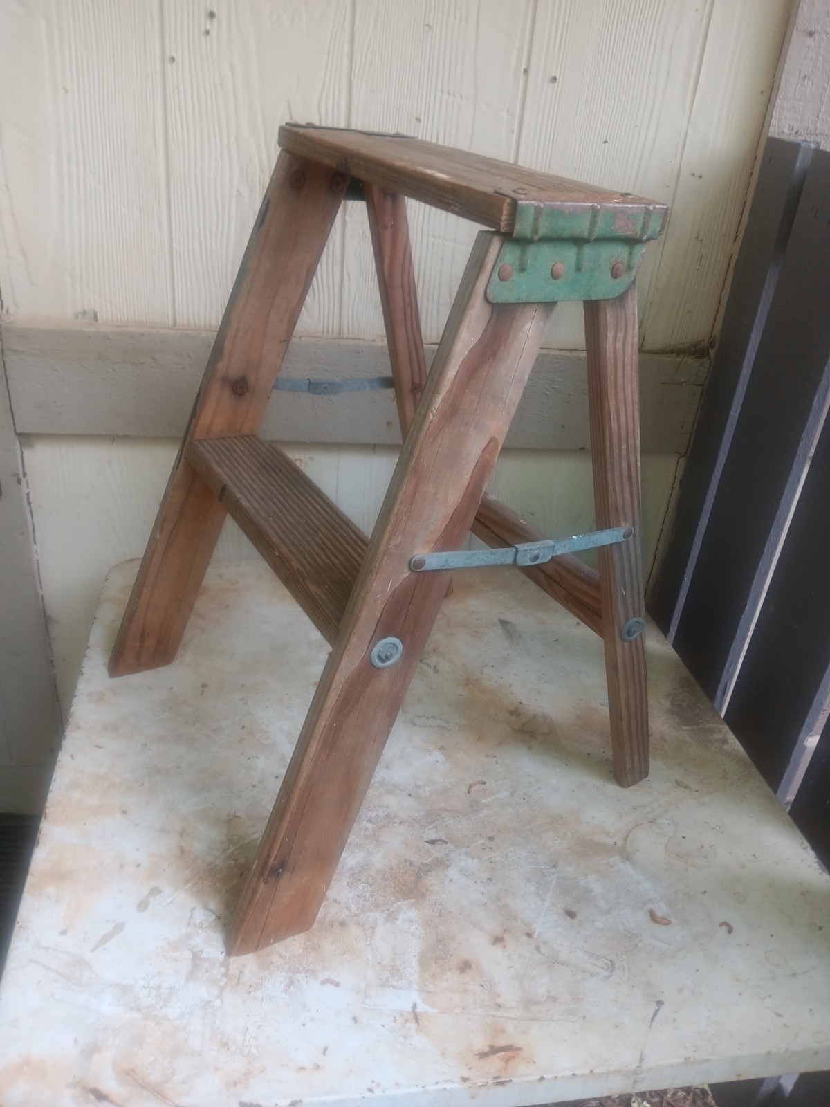 VINTAGE TWO FOOT WOODEN FOLDING ONE RUNG STEP LADDER for KITCHEN PAINTING DECOR