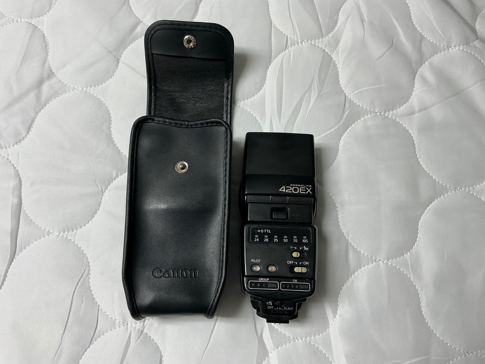 Canon Speedlite 420EX Flash With Original Black Case