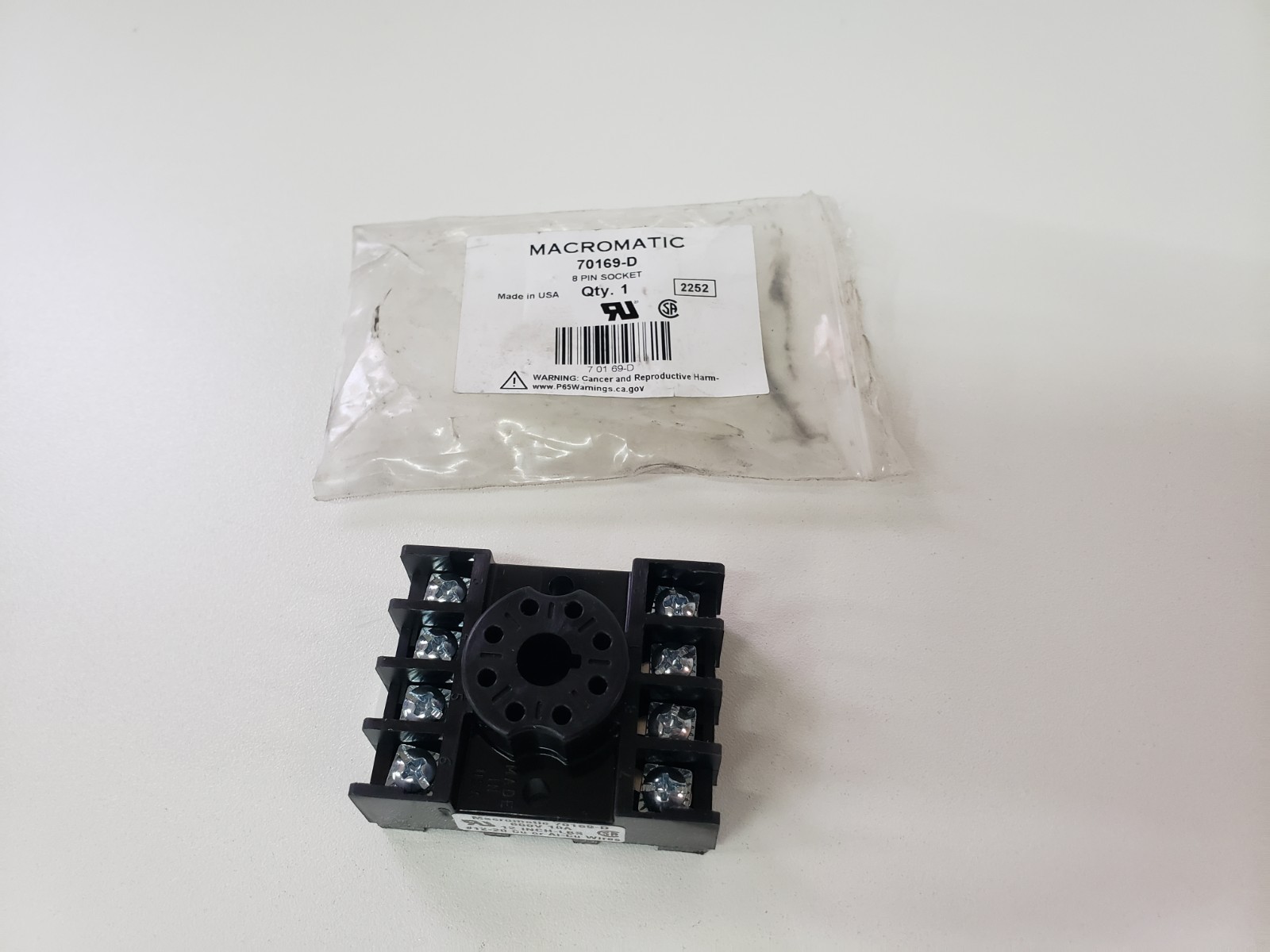 UNUSED - Macromatic 70169-D Relay 8 Pin Socket