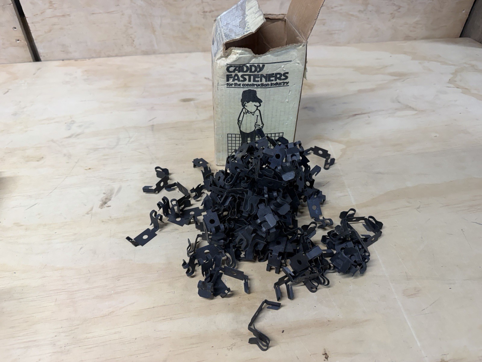 Caddy Erico 341 ROMEX Clips for Romex to Metal or Wood studs 118 piece box