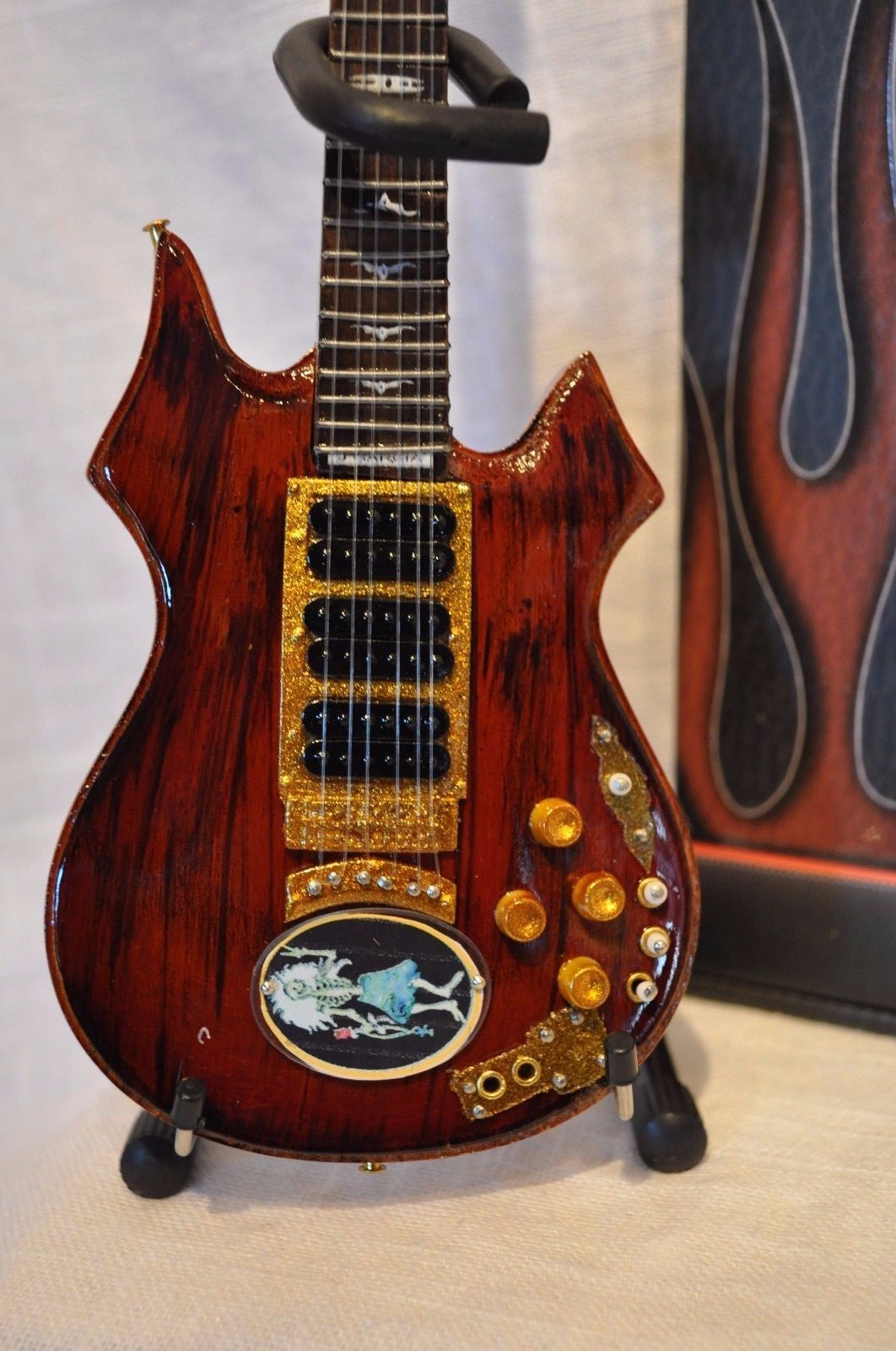 GRATEFUL DEAD JERRY GARCIA ROSEBUD MINIATURE REPLICA GUITAR AXE HEAVEN
