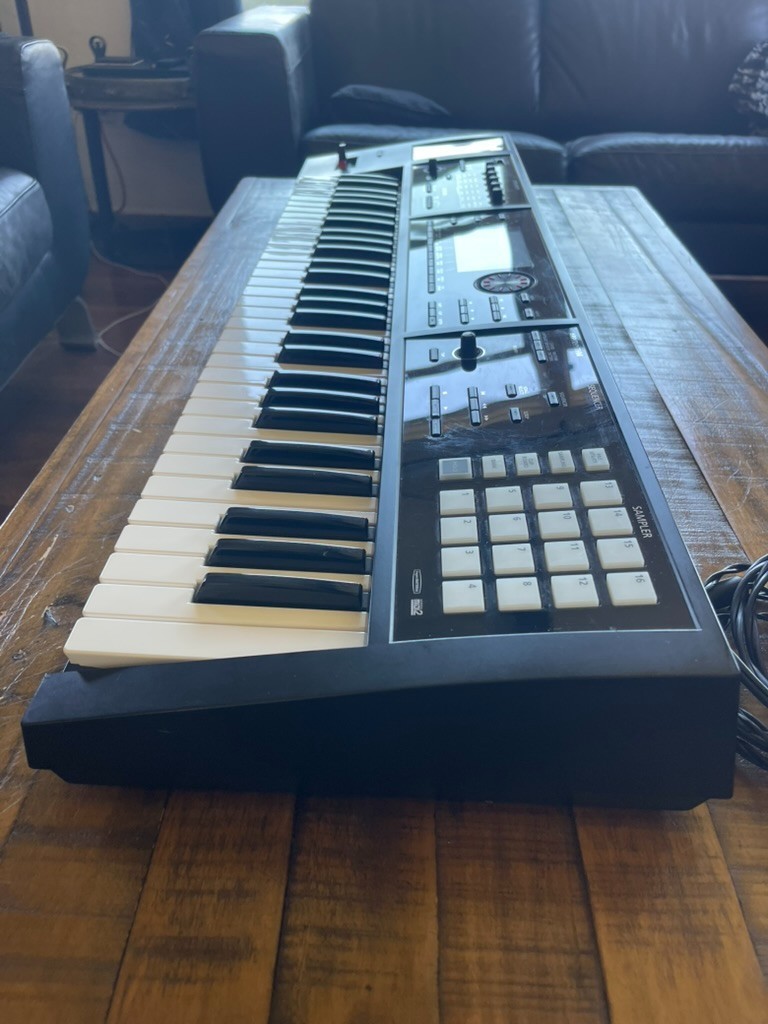 Roland FA-06 61-Key Music Keyboard Workstation, Excellent Condition