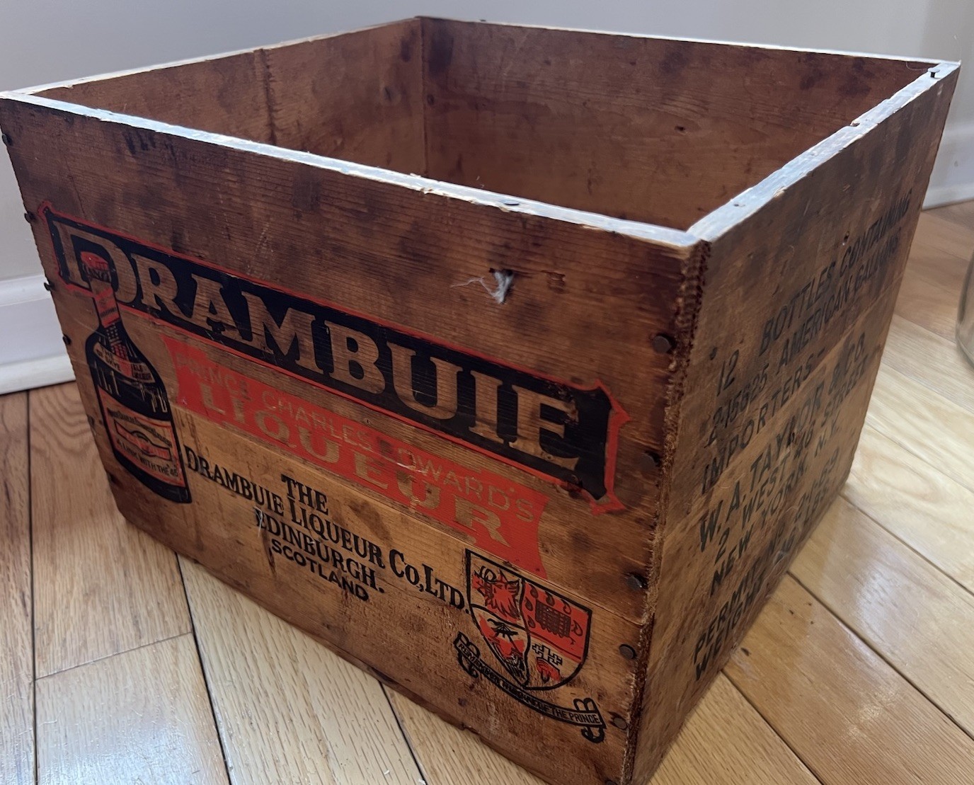 VTG Wooden Drambuie BOX Scotland Advertising Graphics Paper Labels NICE Crate