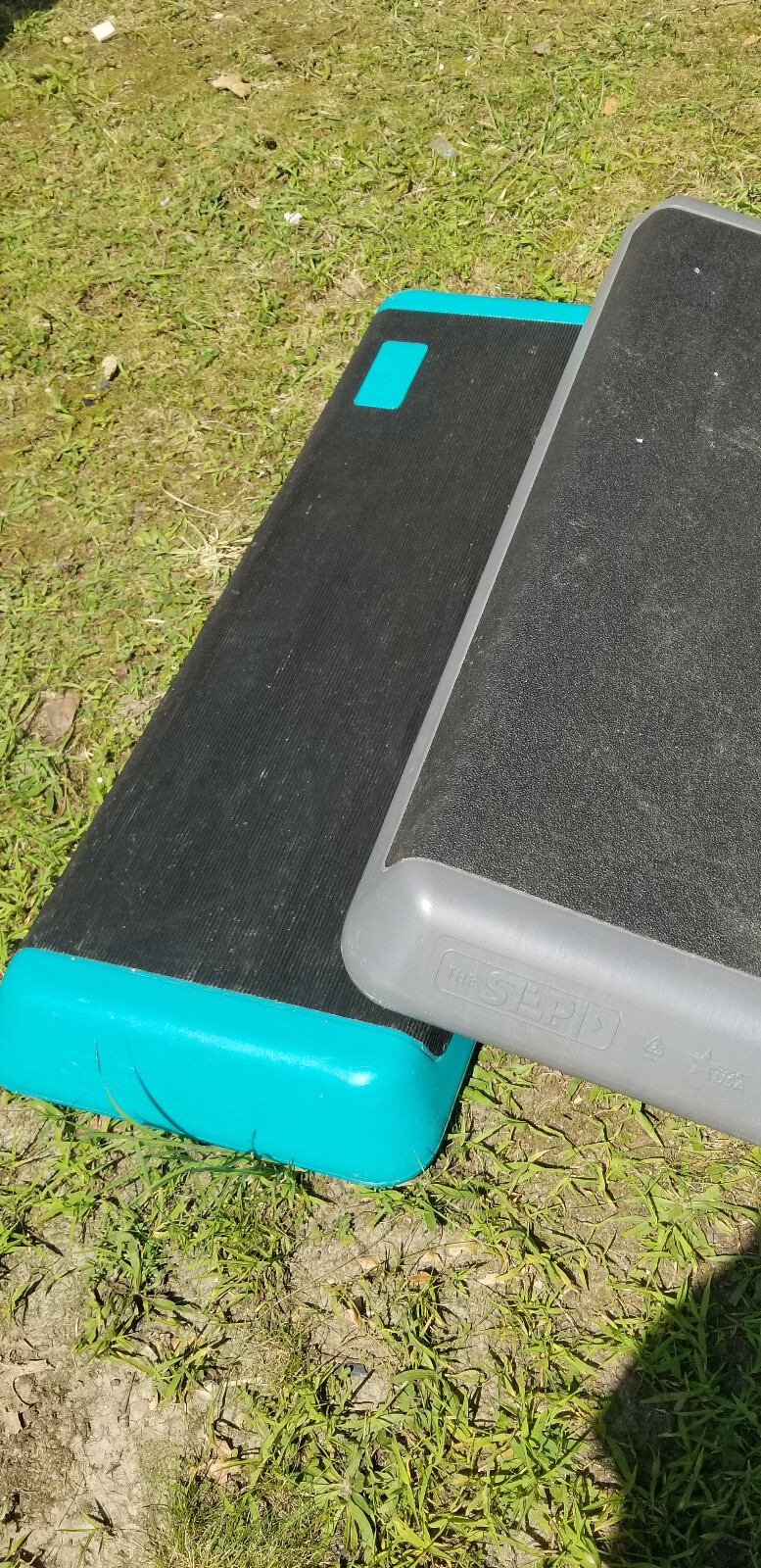 2 THE STEP LARGE EXCERCISE STEPS AEROBIC WORKOUT STEPPER RISER