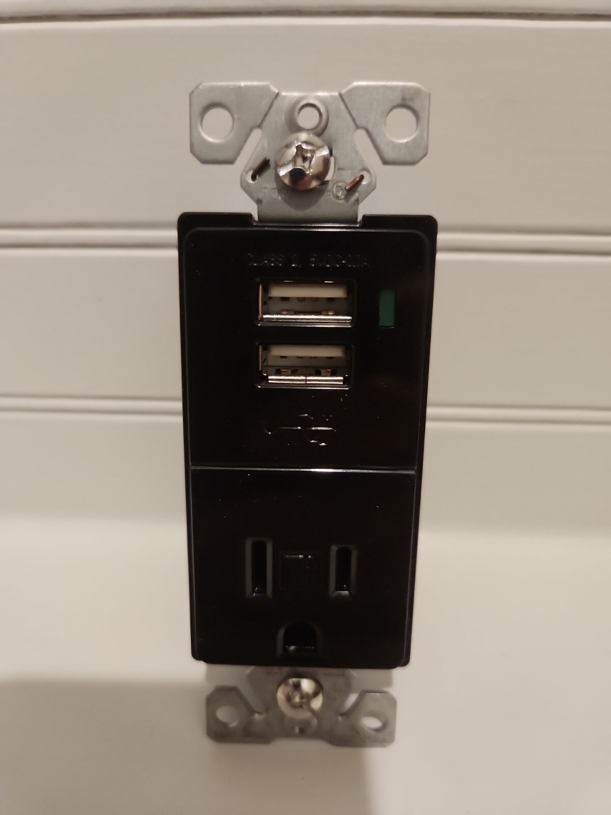 New Combination Receptacle USB Charger TR7740BK