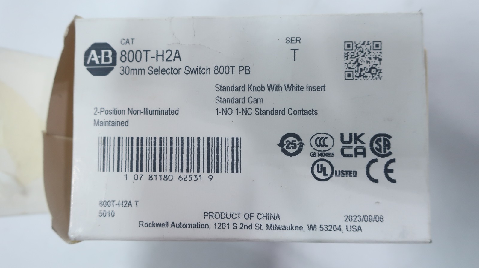 Allen Bradley 800T-H2A 30mm Selector Switch 2 Pos