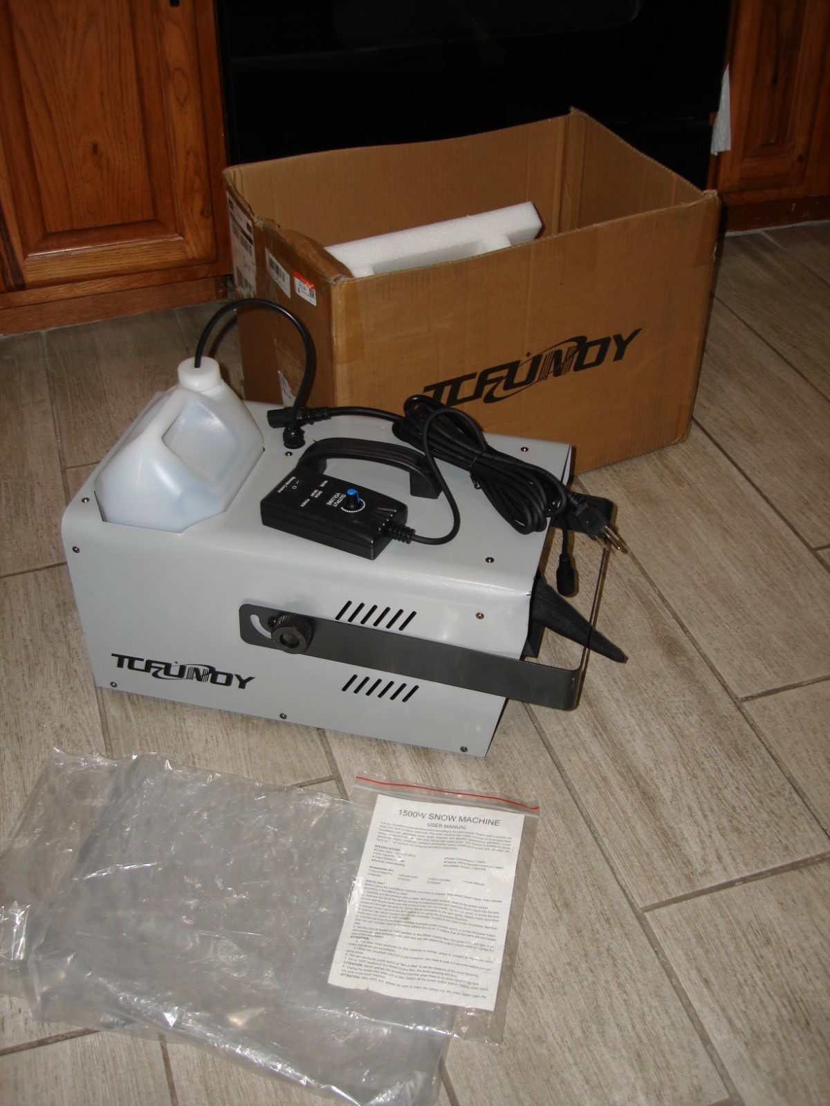 New TCFUNDY 1500W Snow Machine for Christmas, Stage Effect, Party w/Wired Remote