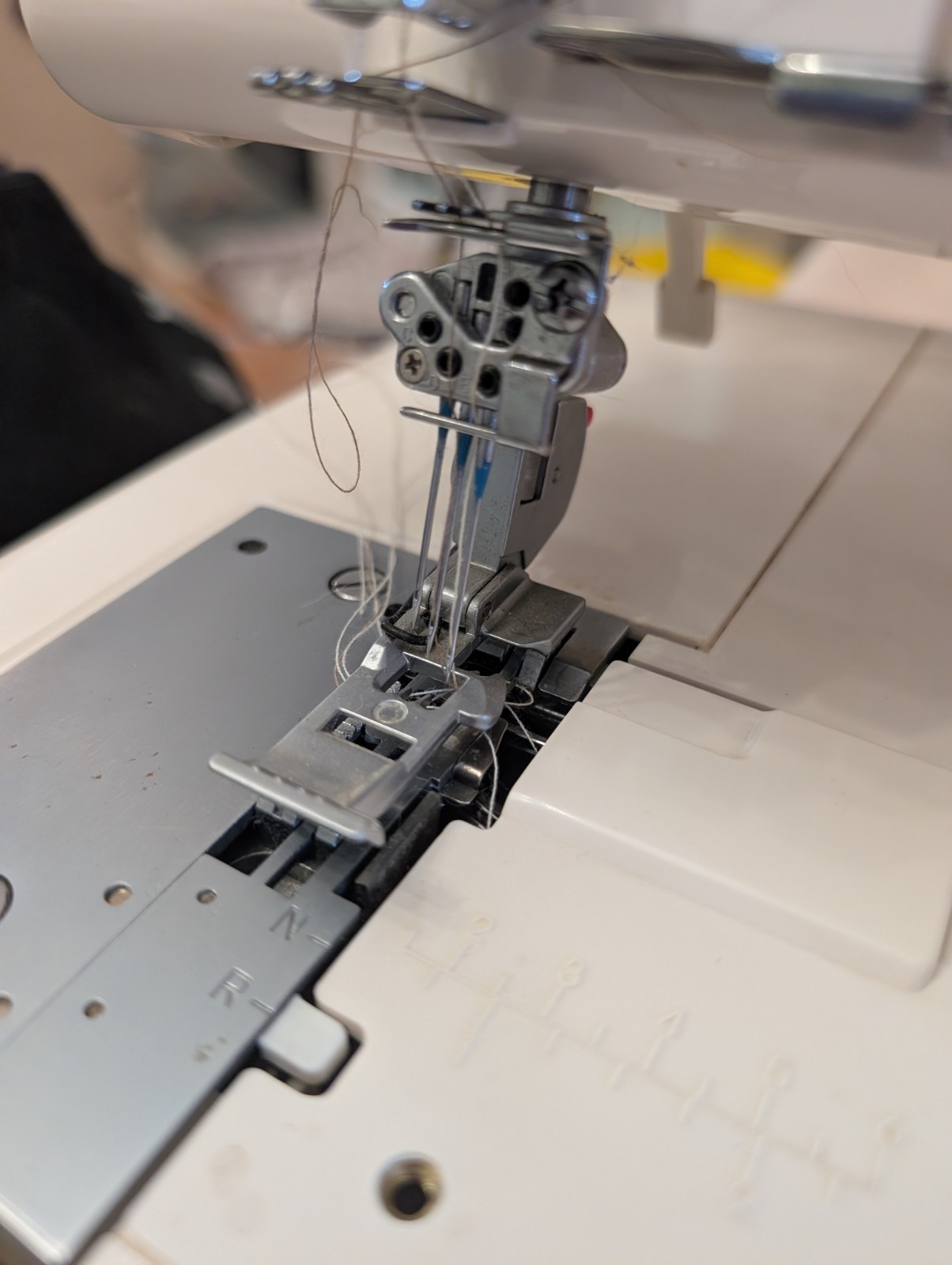 Singer QuantumLock 14T967DC 5-Thread Overlock Sewing Machine