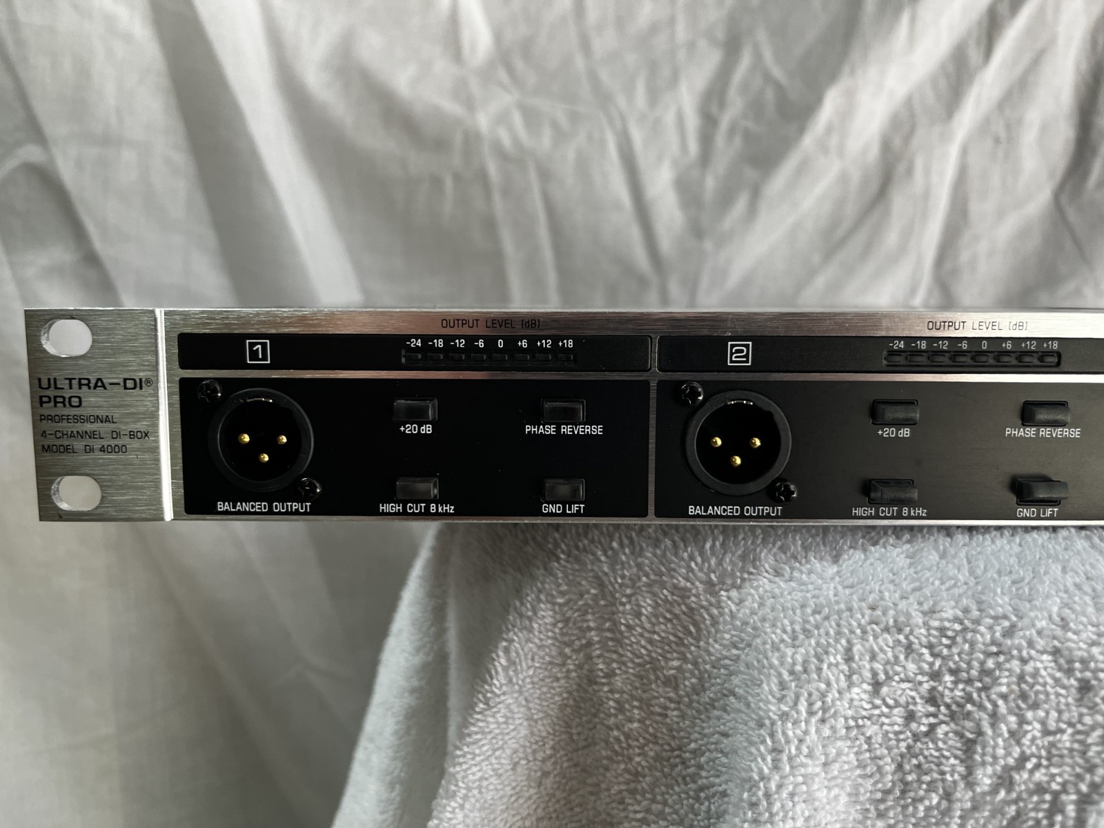 Behringer DI800 Ultra-DI Pro 8 Channel Direct Box - Phantom Powered - Rack Mount