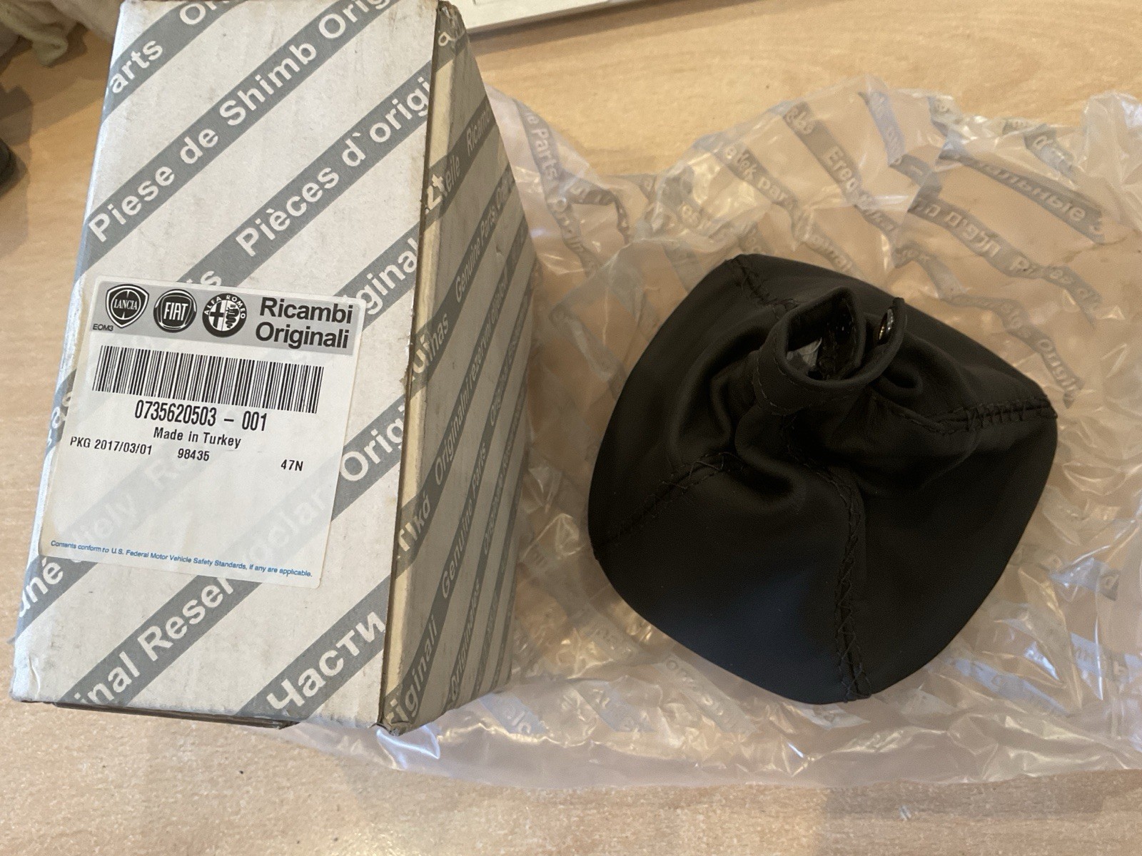 GENUINE FIAT NUOVO DOBLO     GEAR LEVER BOOT GAITER COVER       735620503