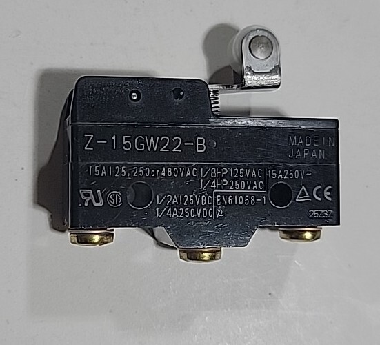 OMRON Z-15GW22-B 1NO + 1NC Hinge Roller Lever Micro Action Switch