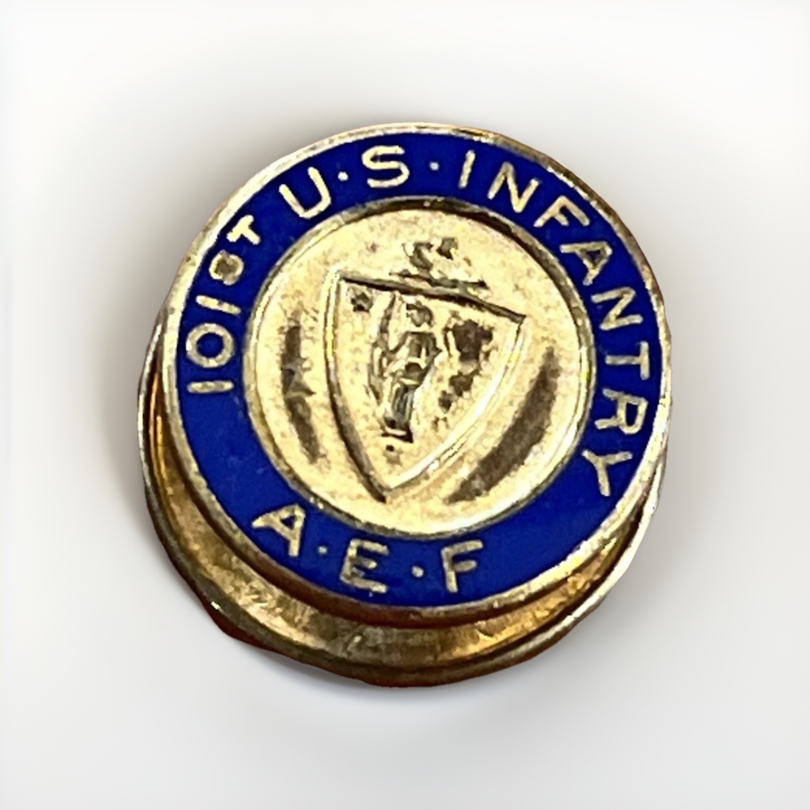 WWI 101st U.S. Infantry A.E.F. Veteran Lapel Pin - Robbins Co. Attleboro