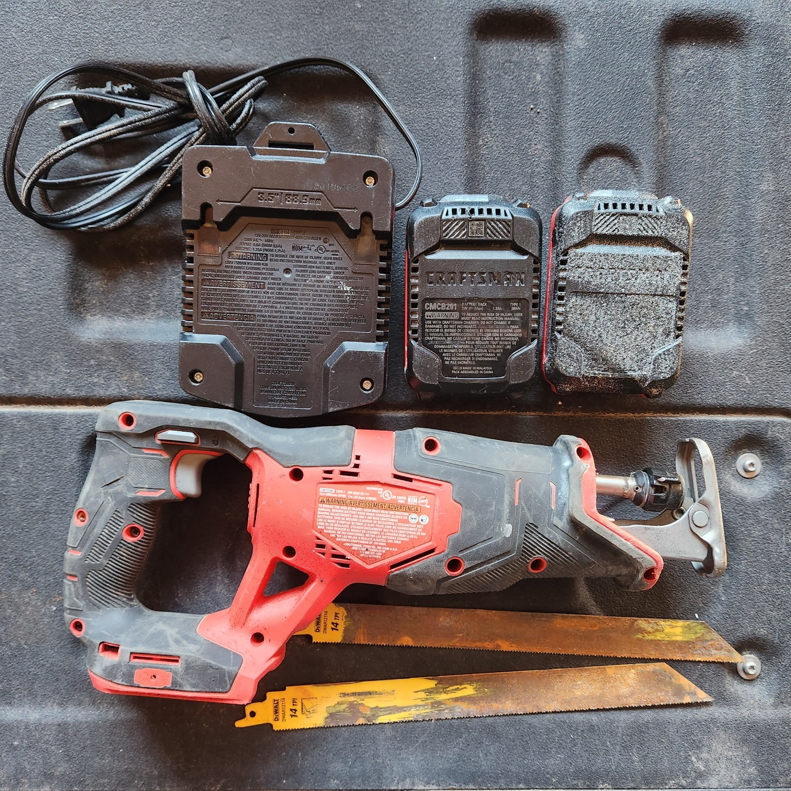 CRAFTSMAN 20V CMCS300 with 2- Batteries & 1- Charger