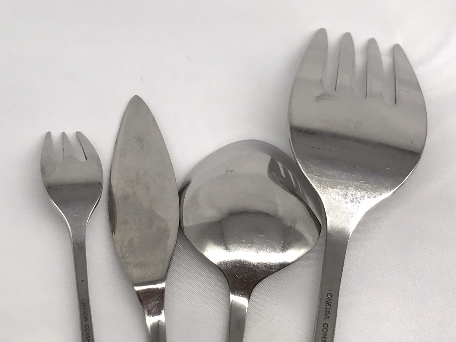 4 Piece Oneida Community Stainless Vignette Serving Lot