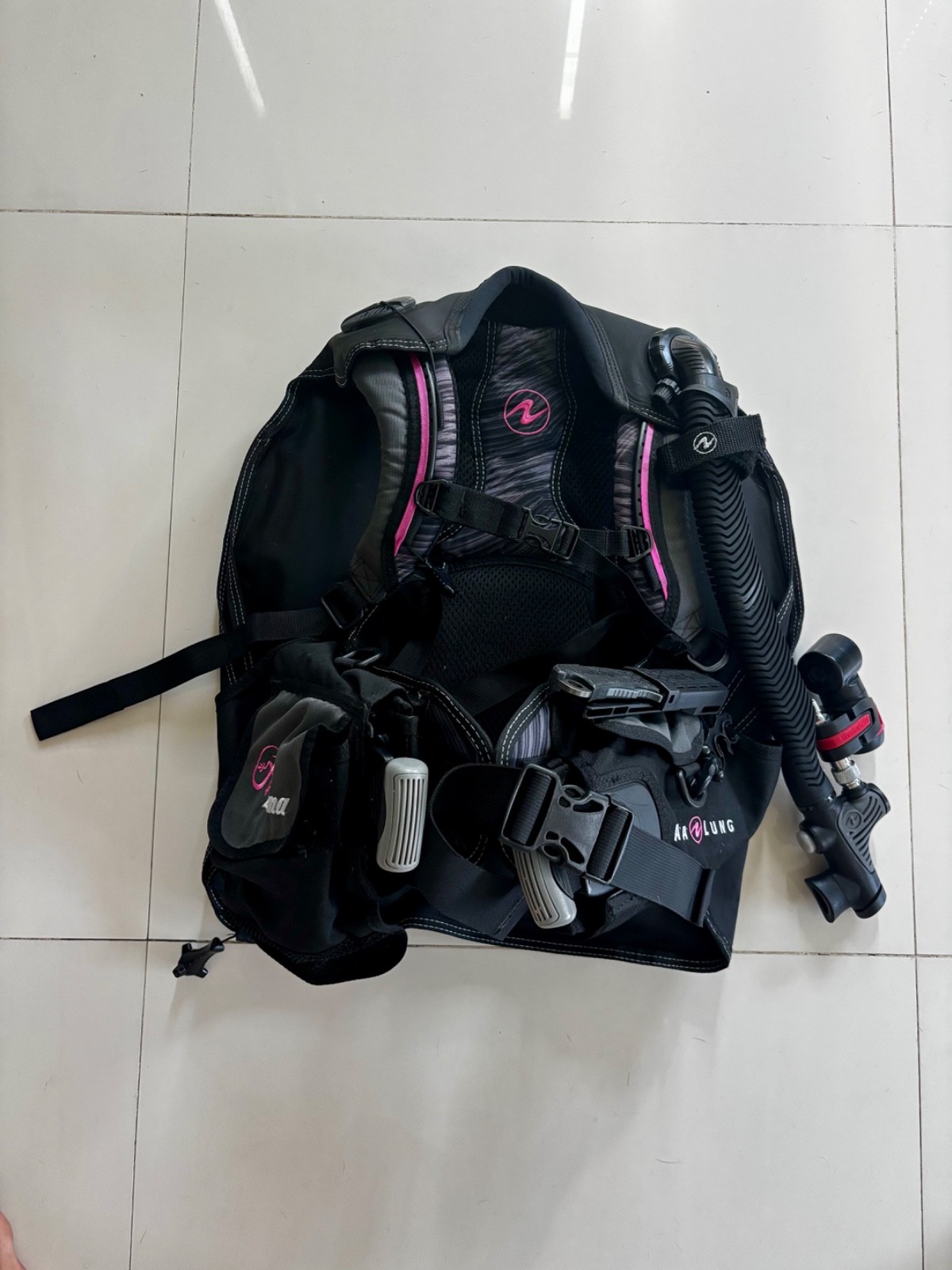 Aqualung Zuma BCD size XS with knife and Quack