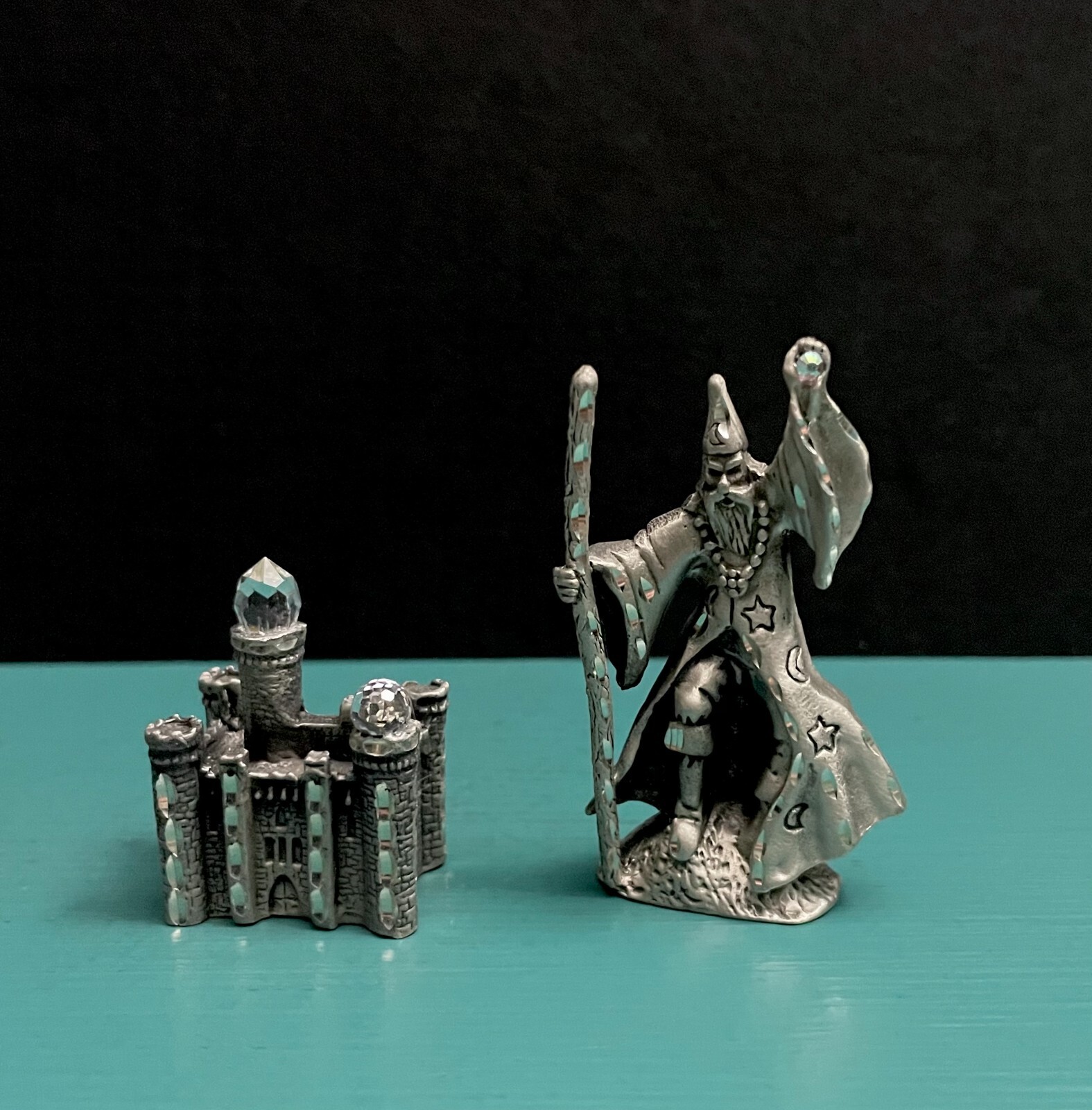 Cuter Pewter Wizard Staff Castle Crystal Towers Miniature Figurines LOTR GOT RPG