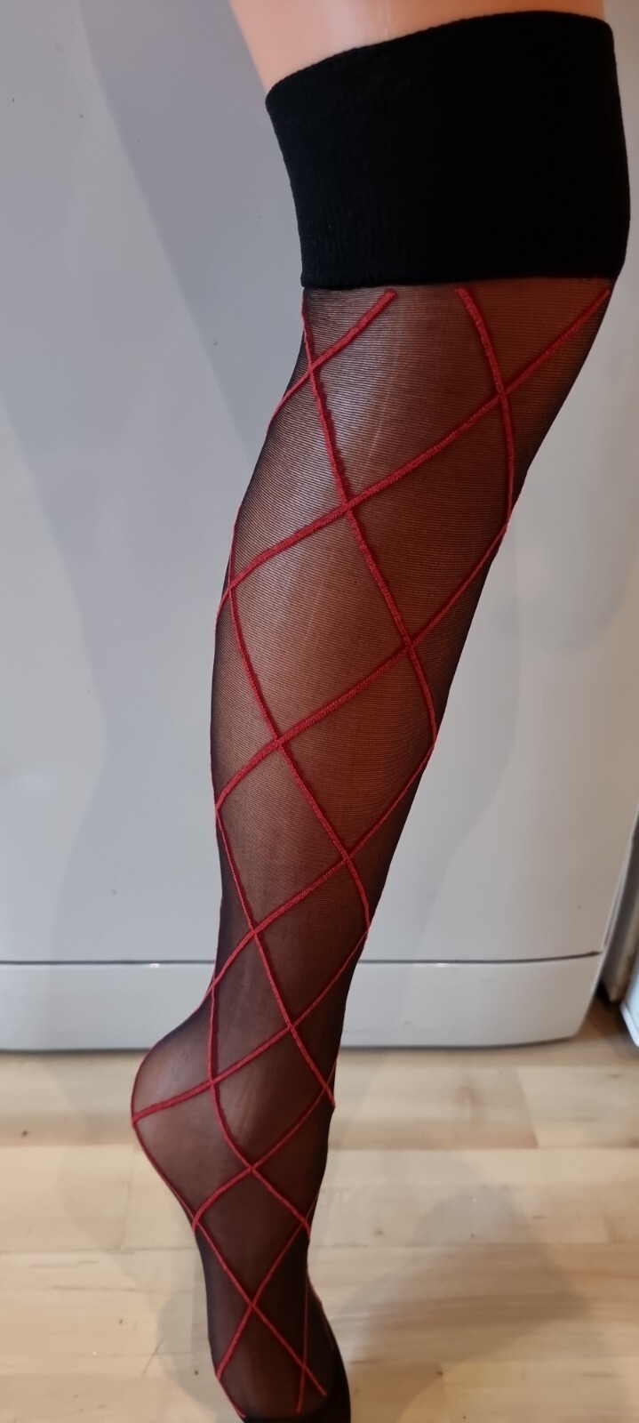 Ladies Black With Red Diamond Pattern Knee High Pop Socks
