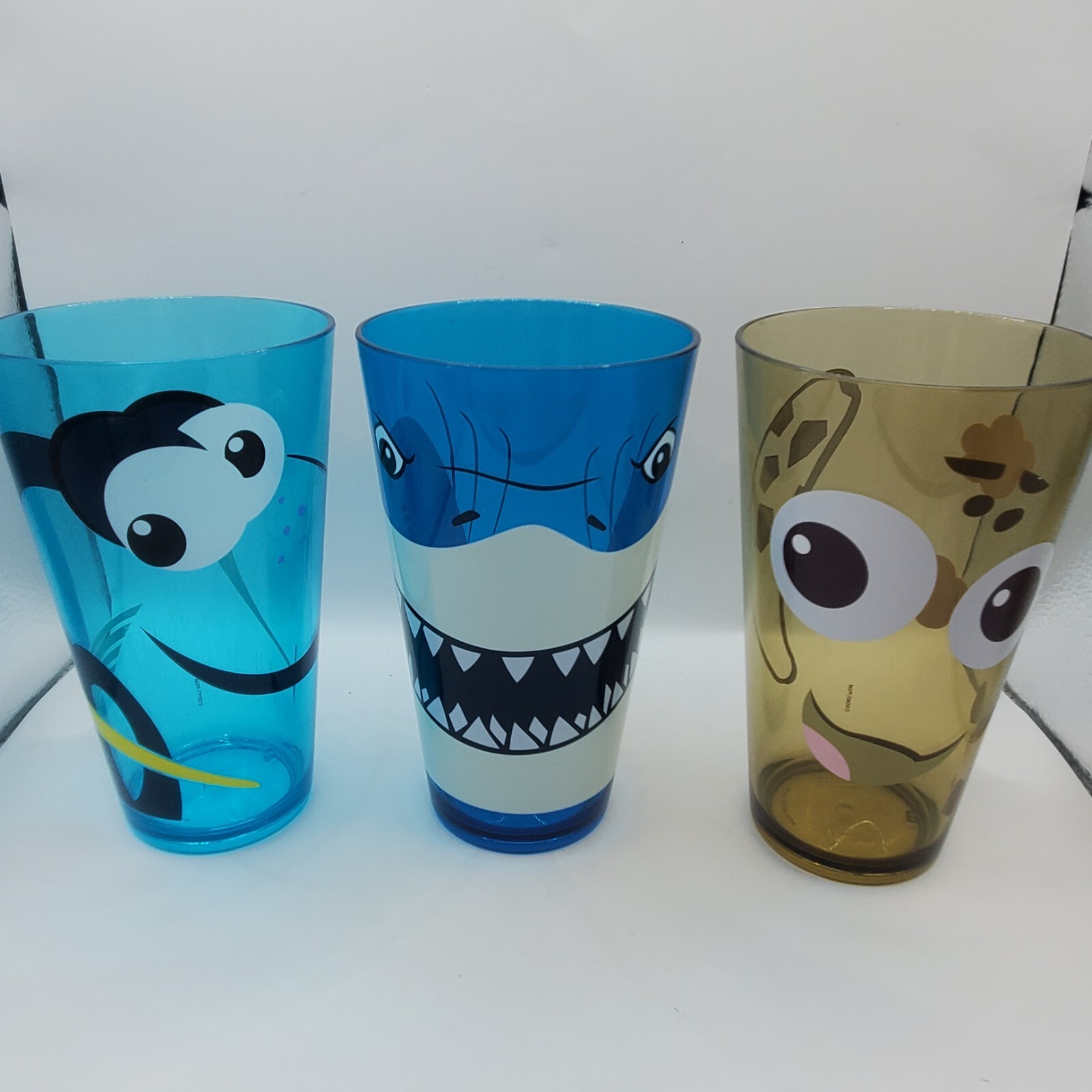Disney Store Finding Nemo/Dory Plastic Glasses Beakers Dory Squirt Bruce