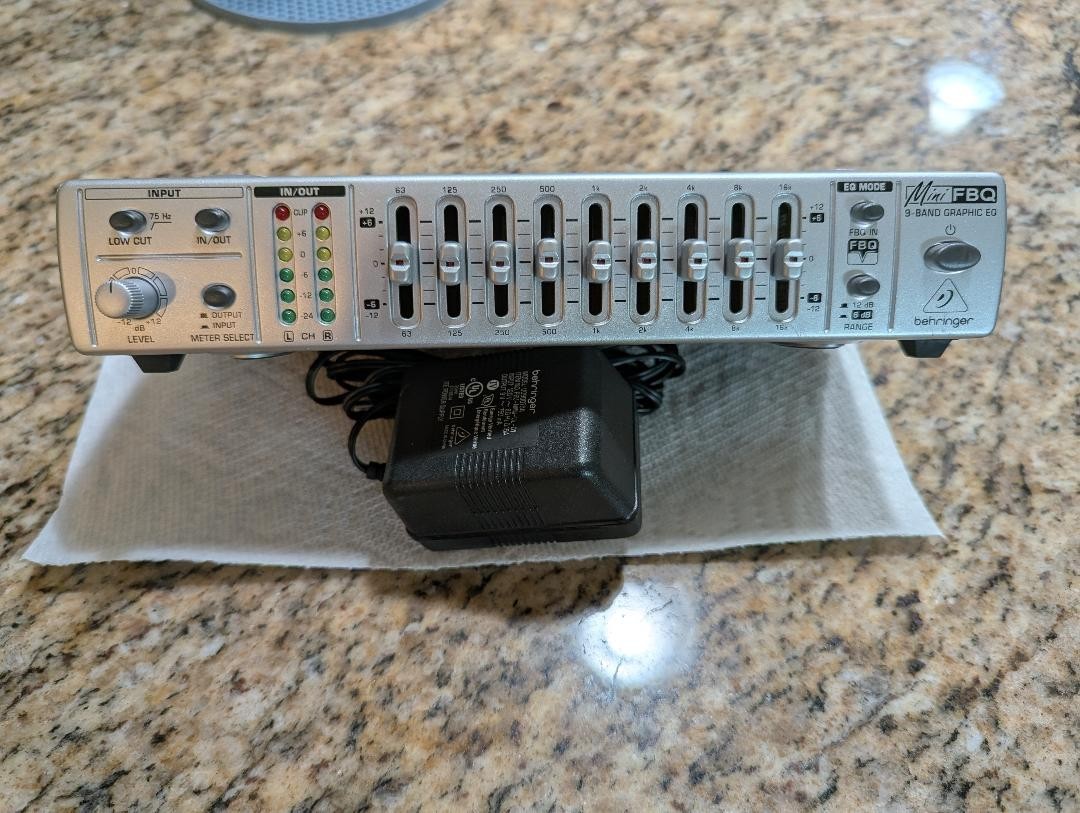 Behringer MiniFBQ FBQ800 Ultra-Compact 9-Band Graphic Equalizer