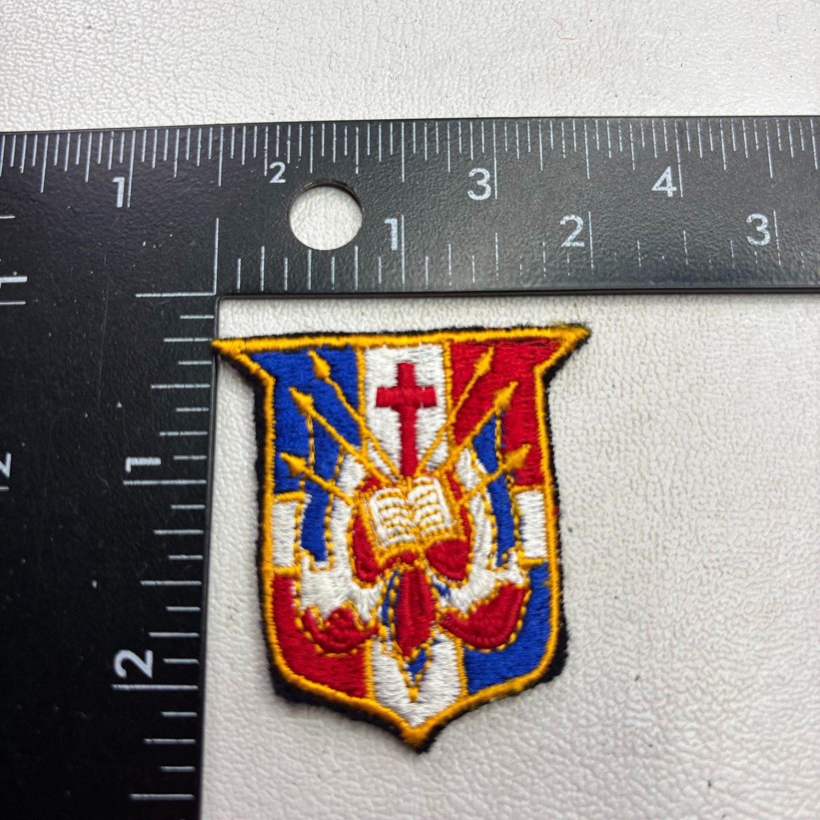 Military (? Not Sure, Or Maybe A School) HAS A CROSS Shield Crest Patch 58MN