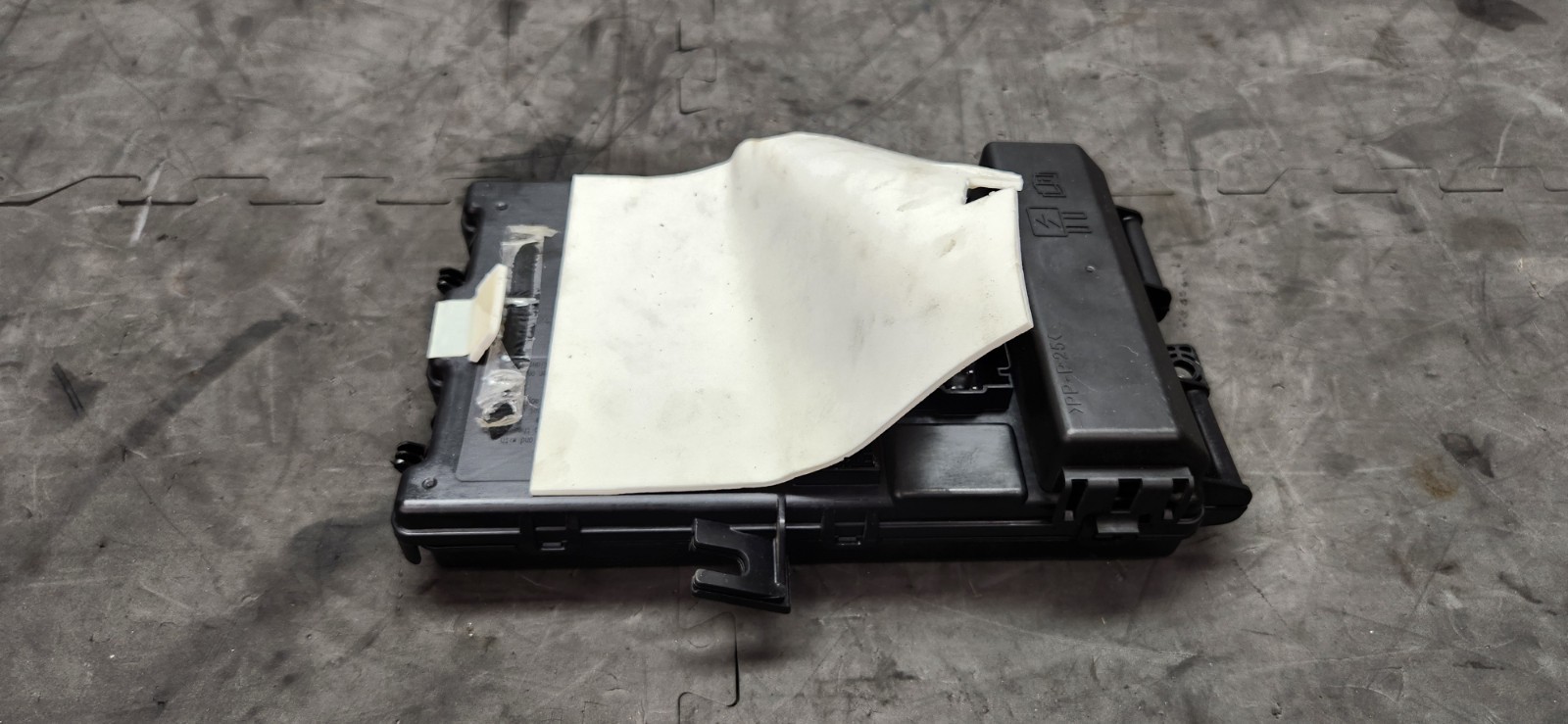 2005-2006 Ford Mustang Multifunction Body Control Module BMC Computer OEM