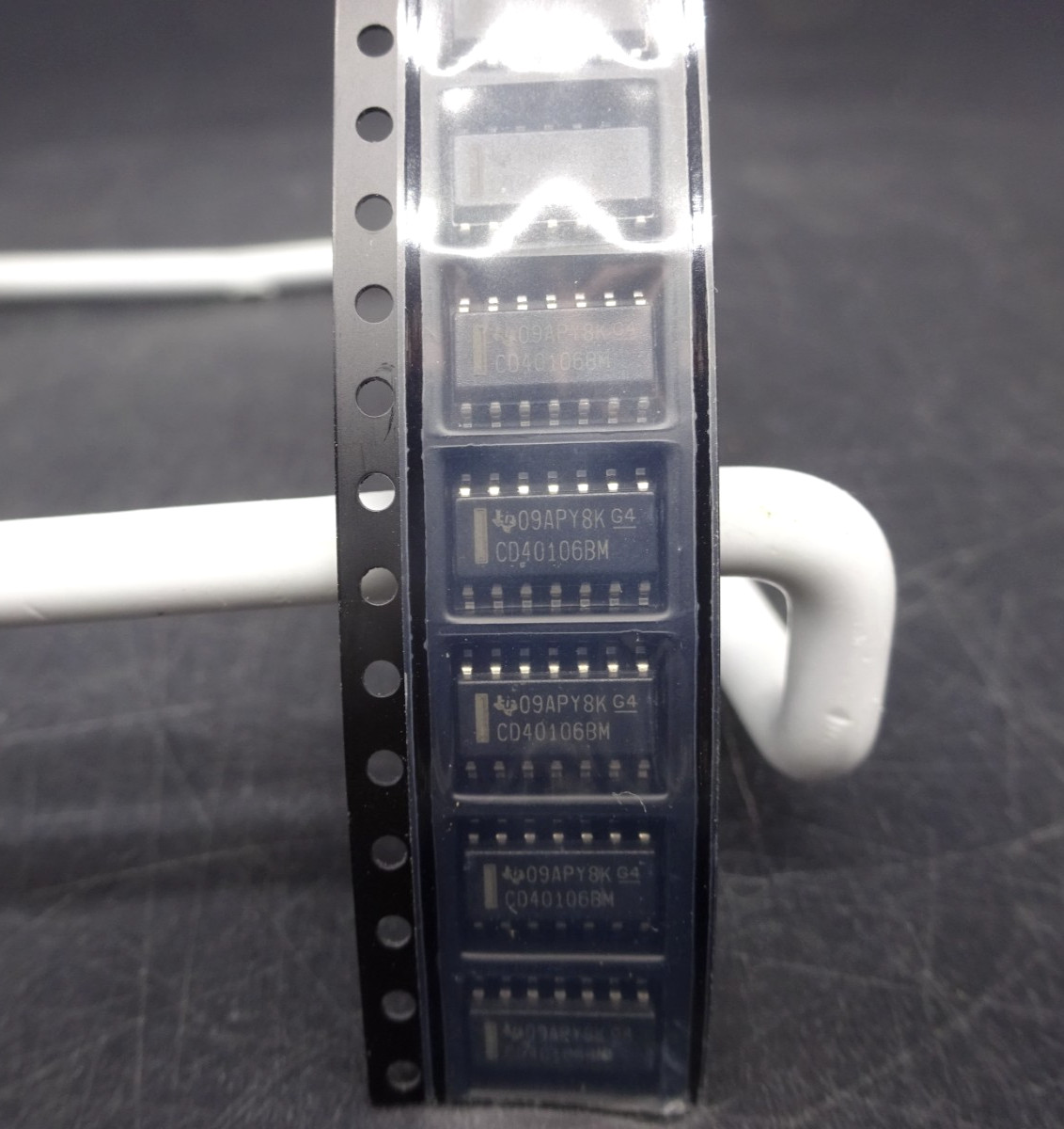 Lot of 9, CD40106BM96 Inverter IC 6 Channel Schmitt Trigger 14-SOIC