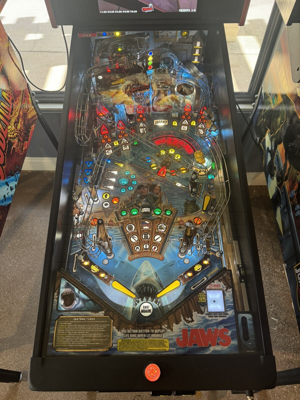 Stern Jaws Premium Pinball Machine – Mint Condition!