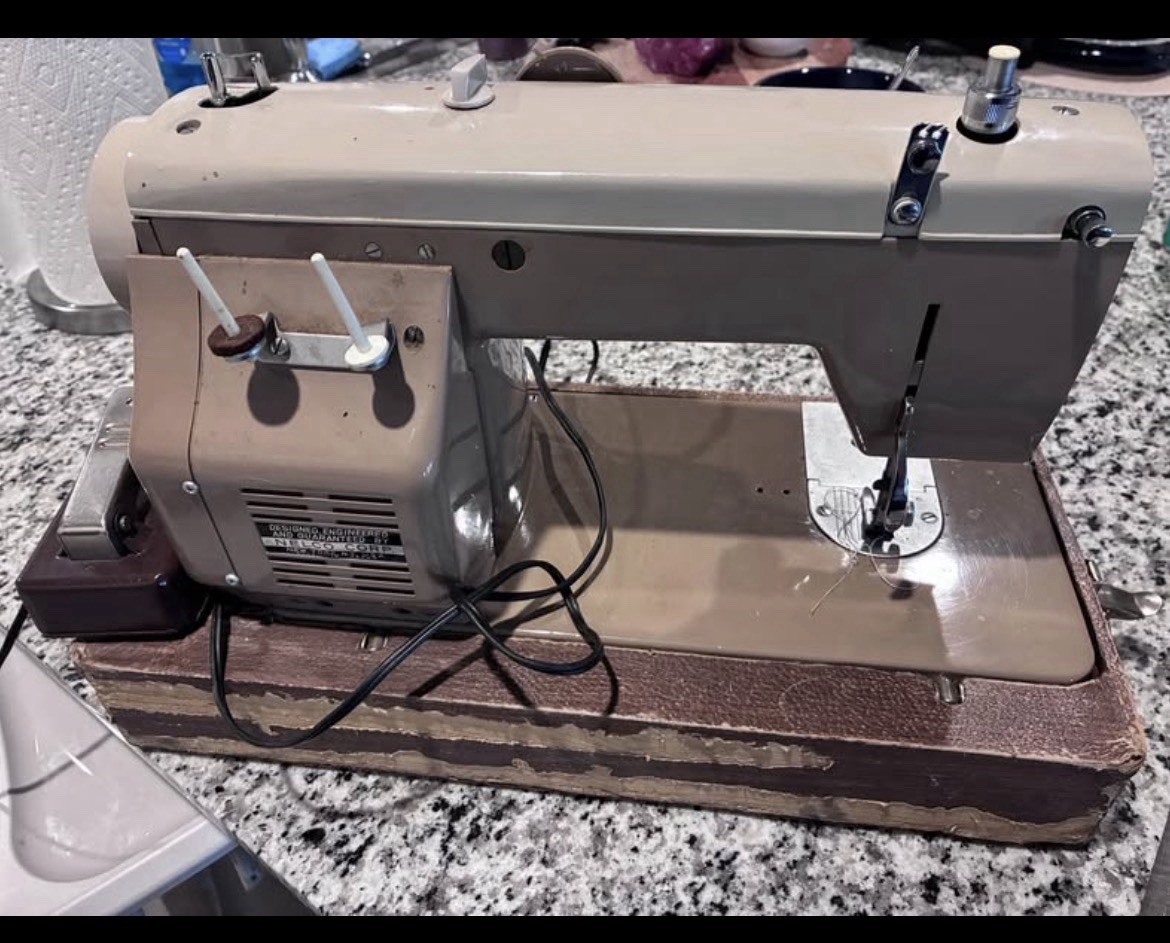 Nelco SZA-800-L Electric Household Sewing Machine w/ Foot Pedal, Case, Portable