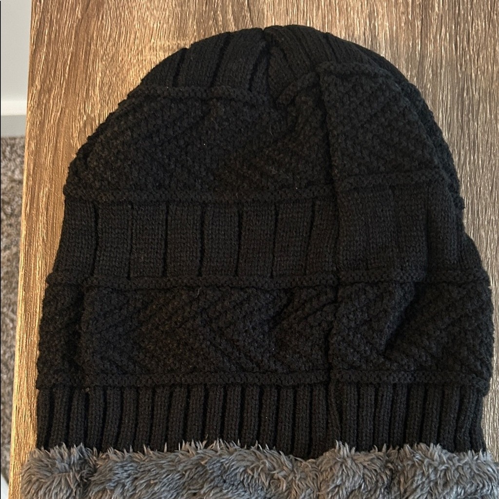Legendary Whitetails Black and Gray Knit Gloves Set