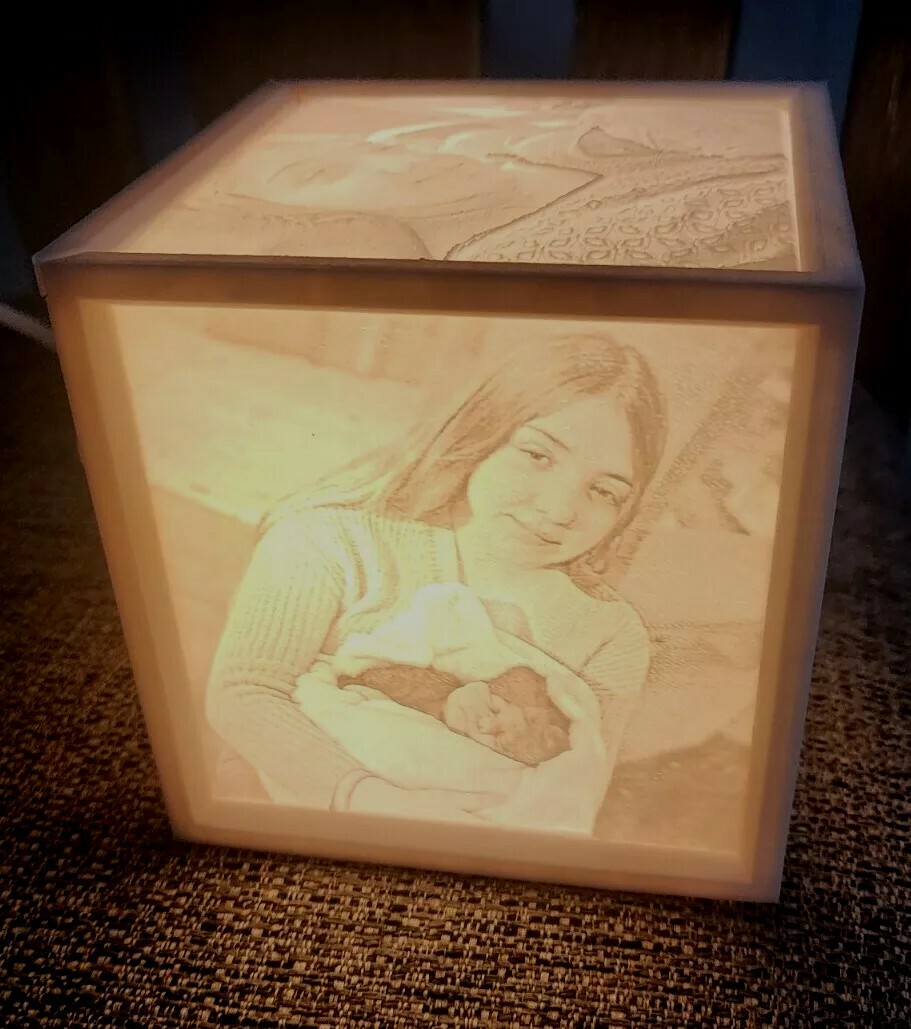 3D Printed Custom 4 Inch Lithophane Box With Light/Socket