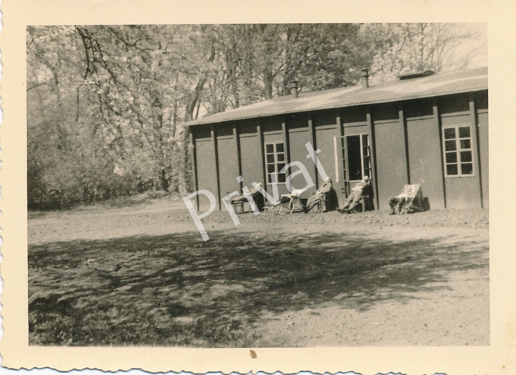 Photo WW II Wehrmacht Soldiers Leisure Quarters Camp Sunbathing K1.74