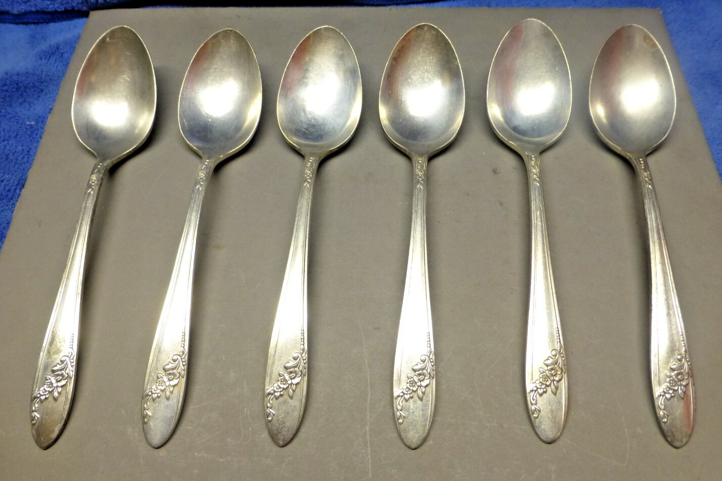 6 Tea Spoon Oneida Community QUEEN BESS II Tudor Silver Plate
