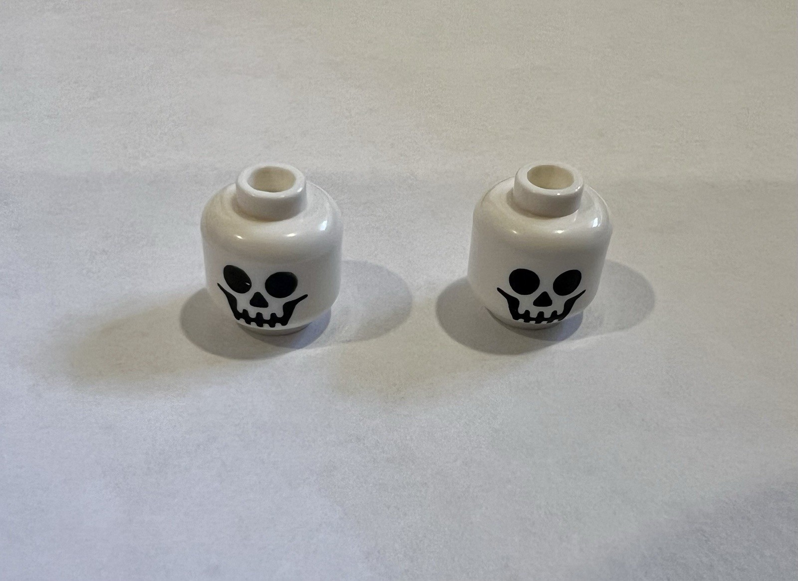Lego Lot Of 2 Skeleton Heads Head Skull Halloween Spooky Minifigure White New
