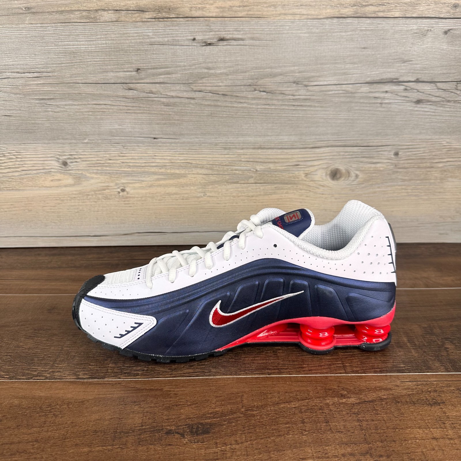 Nike Shox R4 USA Mens Size 9.5 White Varsity Red Midnight Blue HQ1988 400