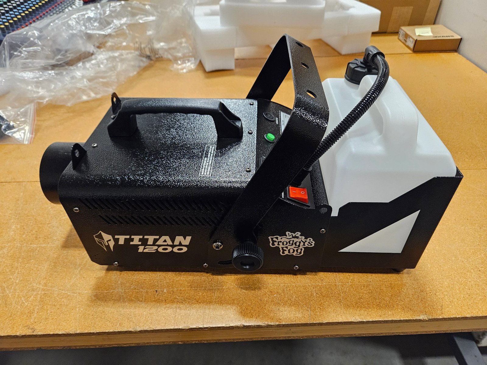 Froggy's Fog FFM-TITAN-1200-RST-7 1300W Water-based Fog Machine