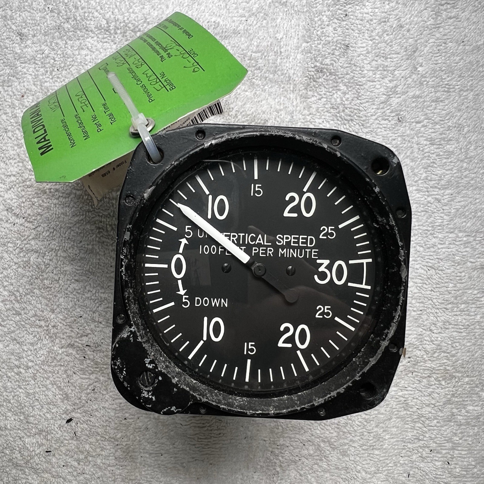 United Instruments Vertical Speed Indicator P/N 7030 - C27 Green Tag