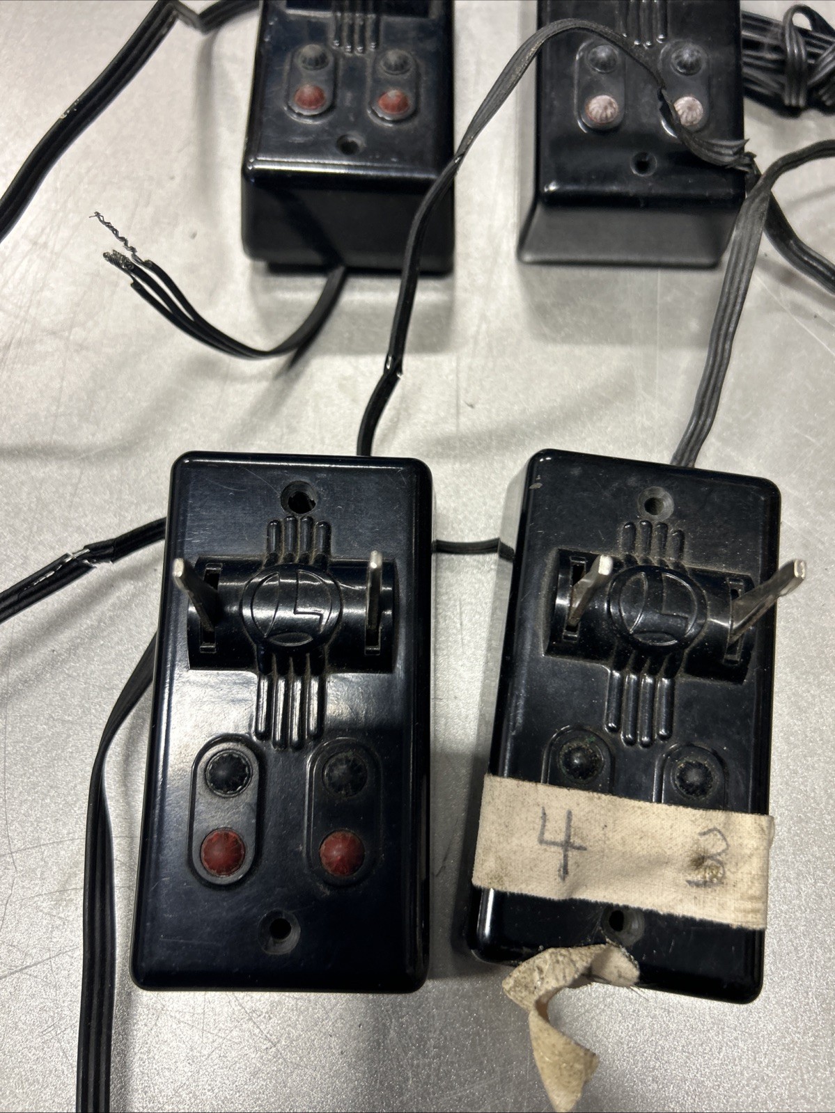 LIONEL POSTWAR 4-#1122-100 DUAL SWITCH TRACK CONTROLLERS UNTESTED✅
