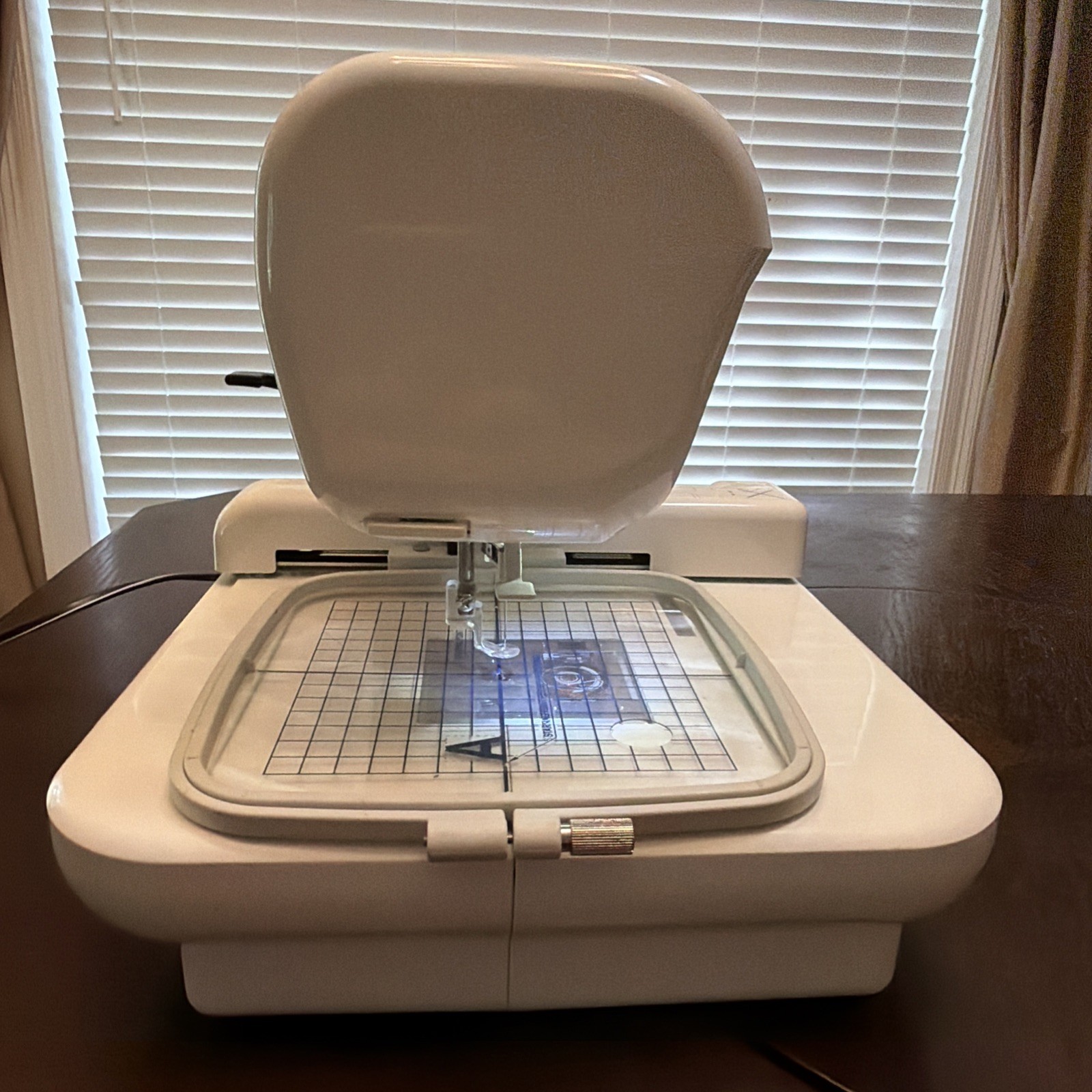 Janome Memory Craft 200E Embroidery Sewing Machine Computerized Tested Works