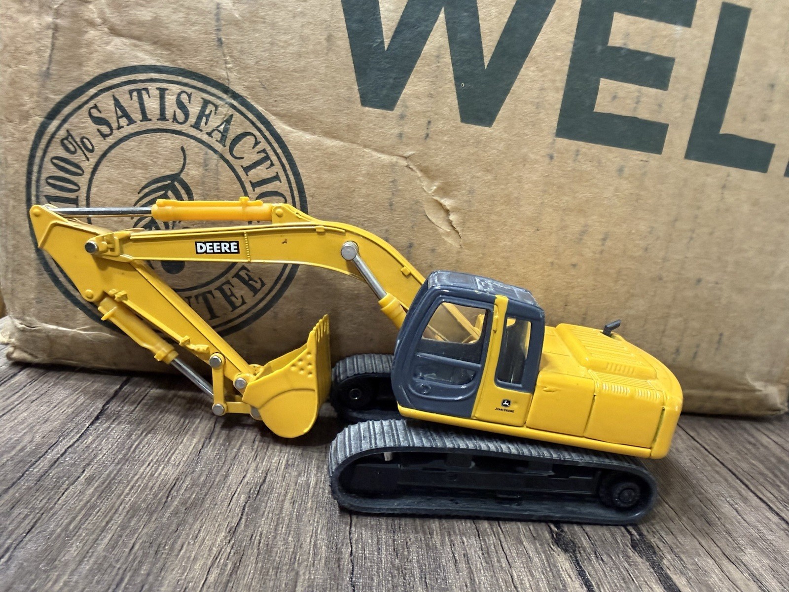 1/50 ERTL JOHN DEERE 200C LC EXCAVATOR (NO BOX) Die Cast