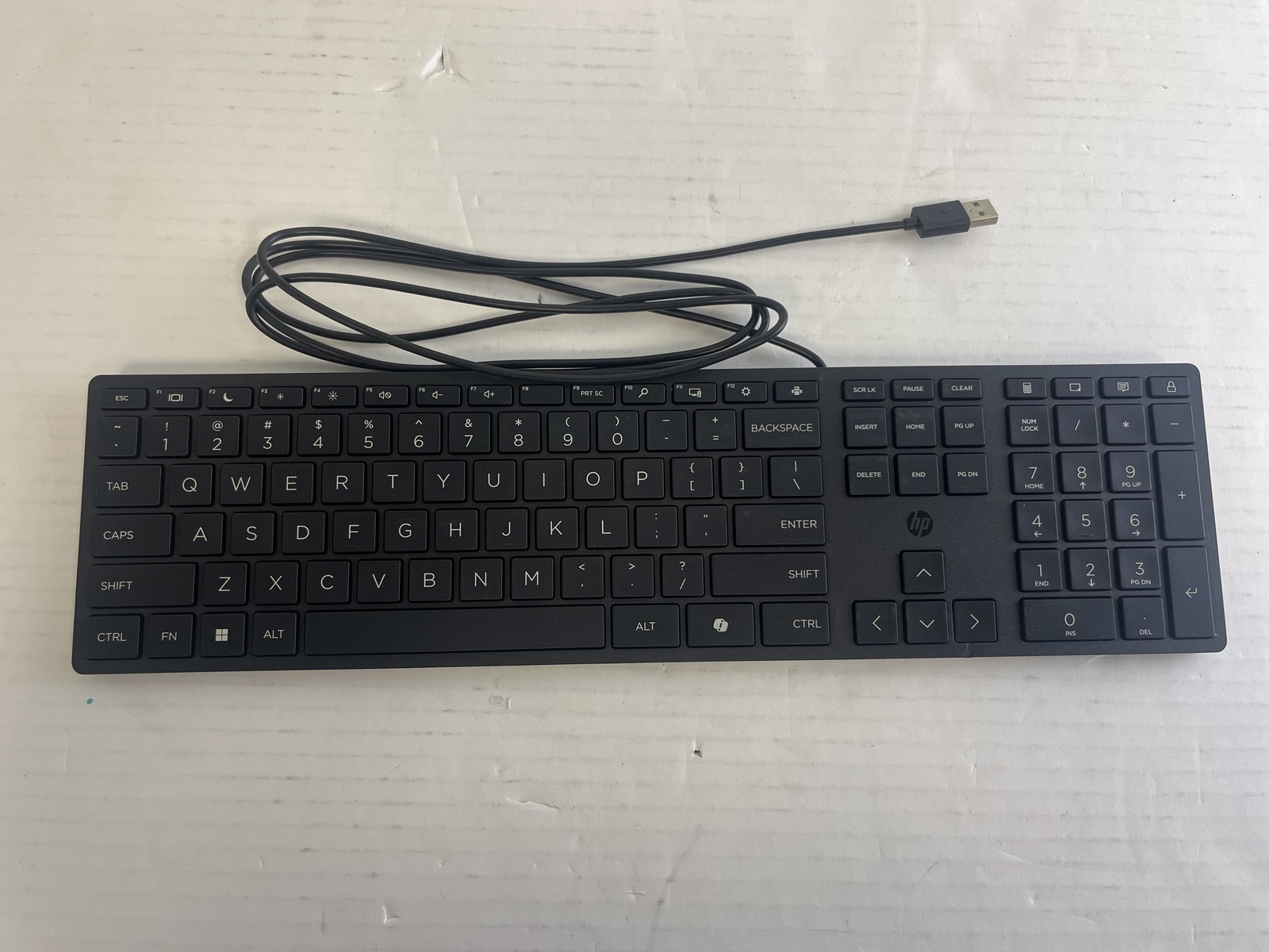 9SR37UT#ABA - HPP - D1 HP Desktop 320K keyboard US Smart Buy - Dent/Scratches