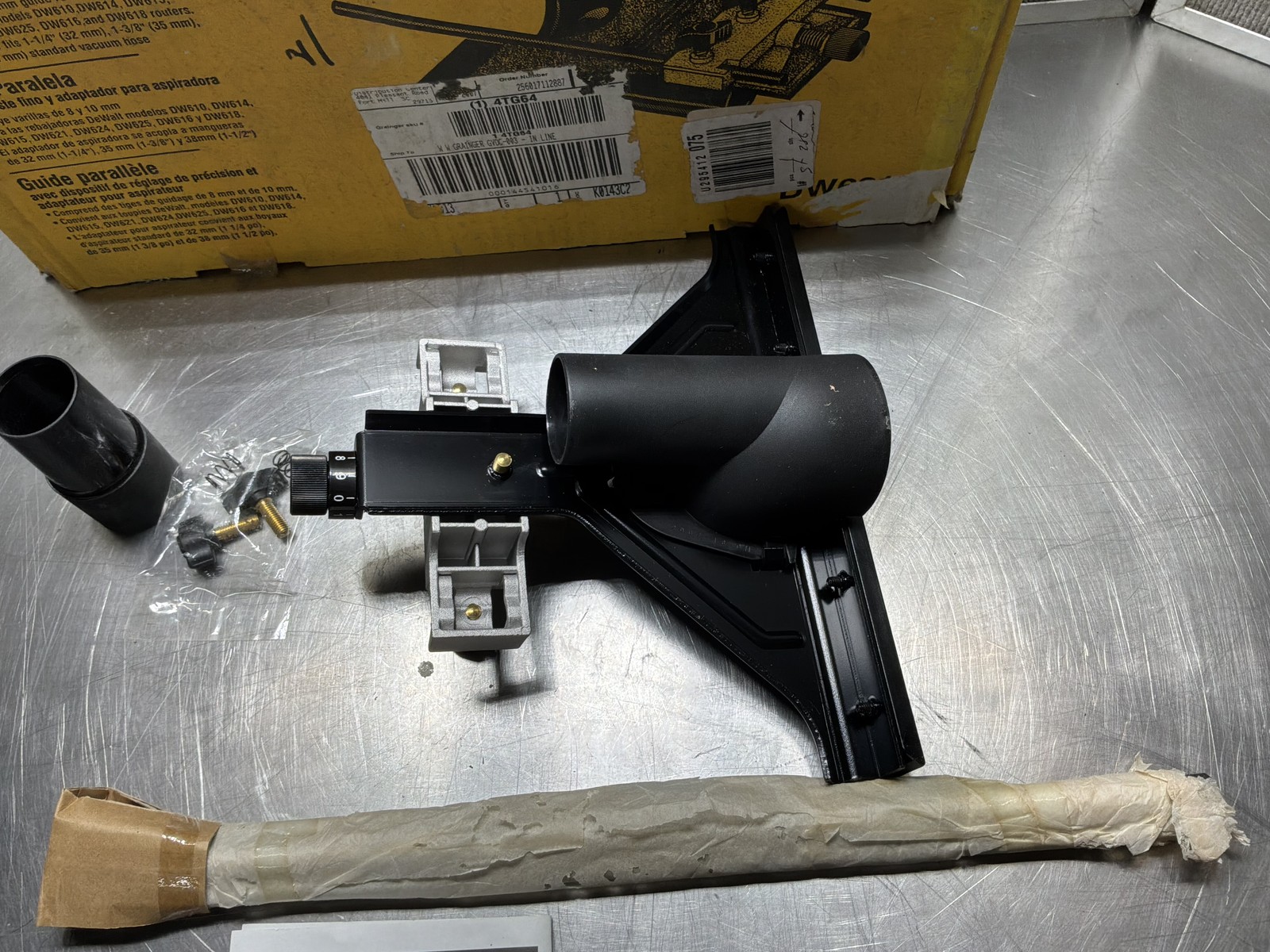 DEWALT PARALLEL FENCE MODEL DW6913 NEW