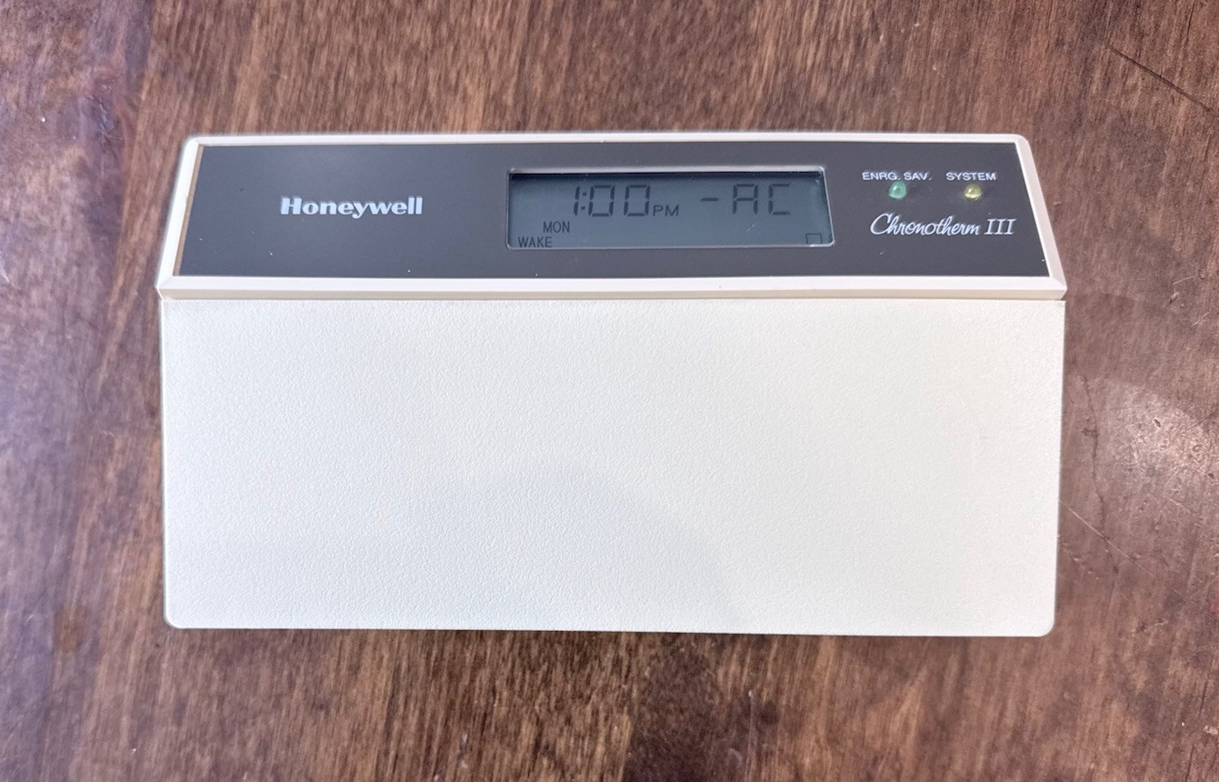 Honeywell Chromotherm III Thermostat T8601C1047 - White/Beige